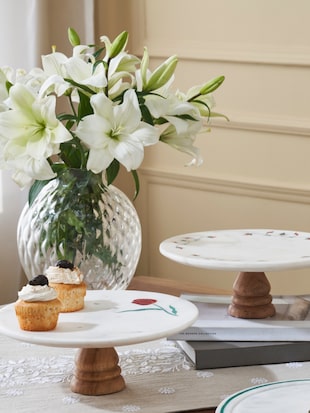 Dining & Hosting