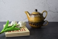 Yellow Midnight Pour Contemporary Tea Set