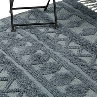 Tufted Ash Grey Tasseled Rug
