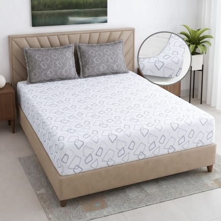 White And Grey Geometric Cotton 400 Tc Fitted Super King Size Bedsheet With 2 Pillow Covers
