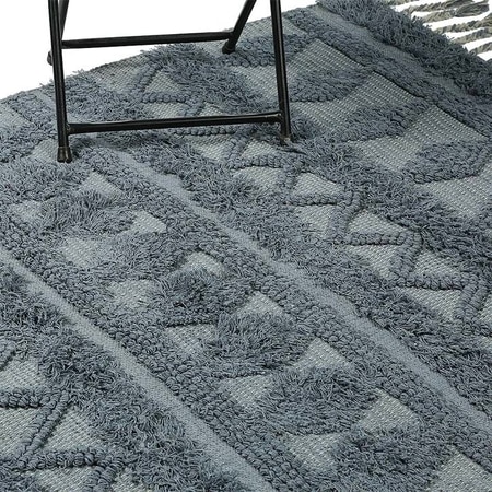 Tufted Ash Grey Tasseled Rug