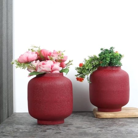 Textured Flower Pot Set Of 2 In Maroon Colour