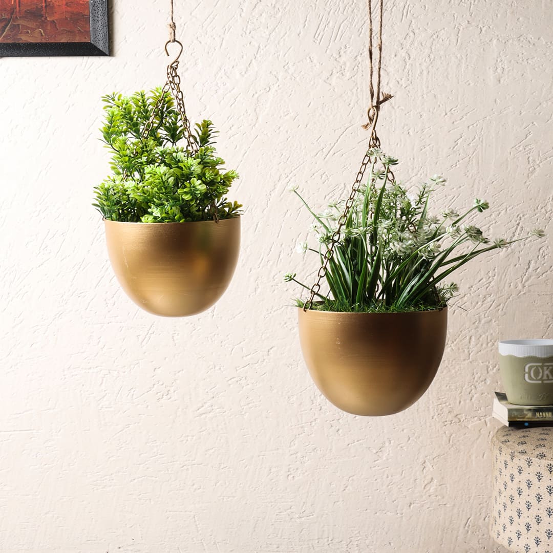 Hanging Capsule Planter Set Of 2 In Gold Colour