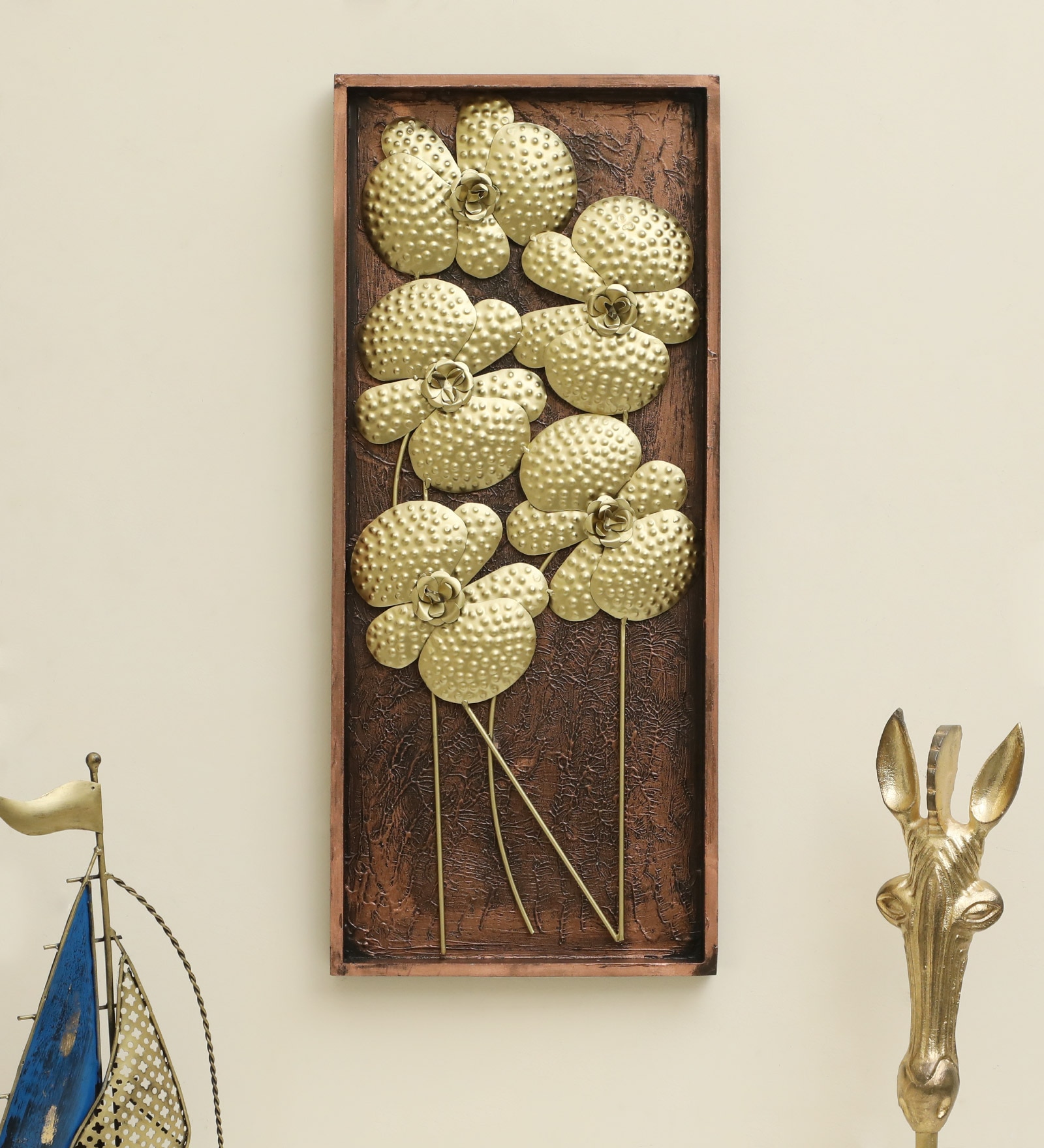 W-Poppy Abstract Metal Wall Decor in Gold Set of 1 - Vedas Exports