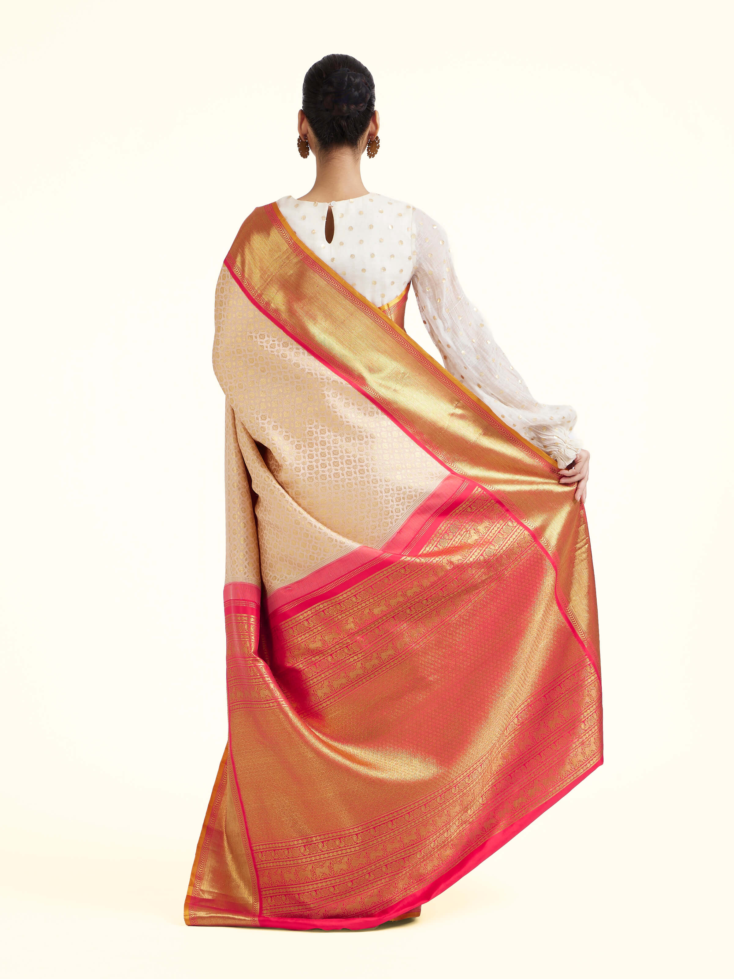 Back view of onion pink silk Kancheepuram saree displaying grand pallu
