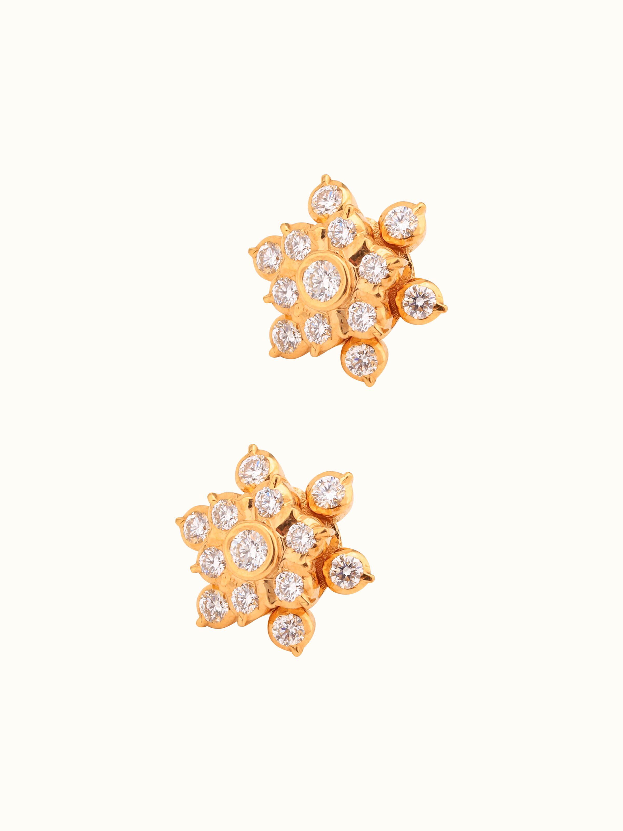 Close-setting 22 Karat Gold Studs