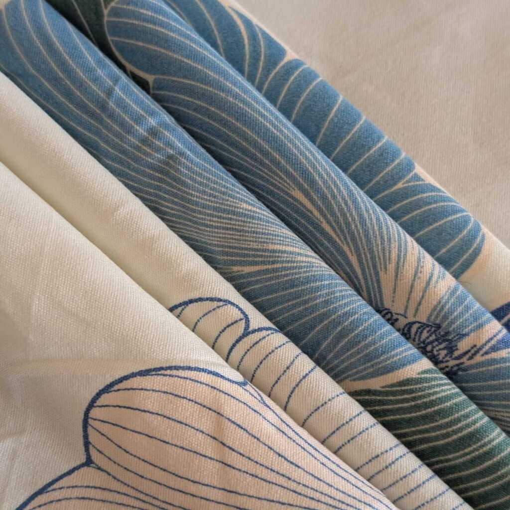 Cream Floral 270 TC Glaze Cotton Fitted Queen Size Bedsheet With 2 Pilllow Covers