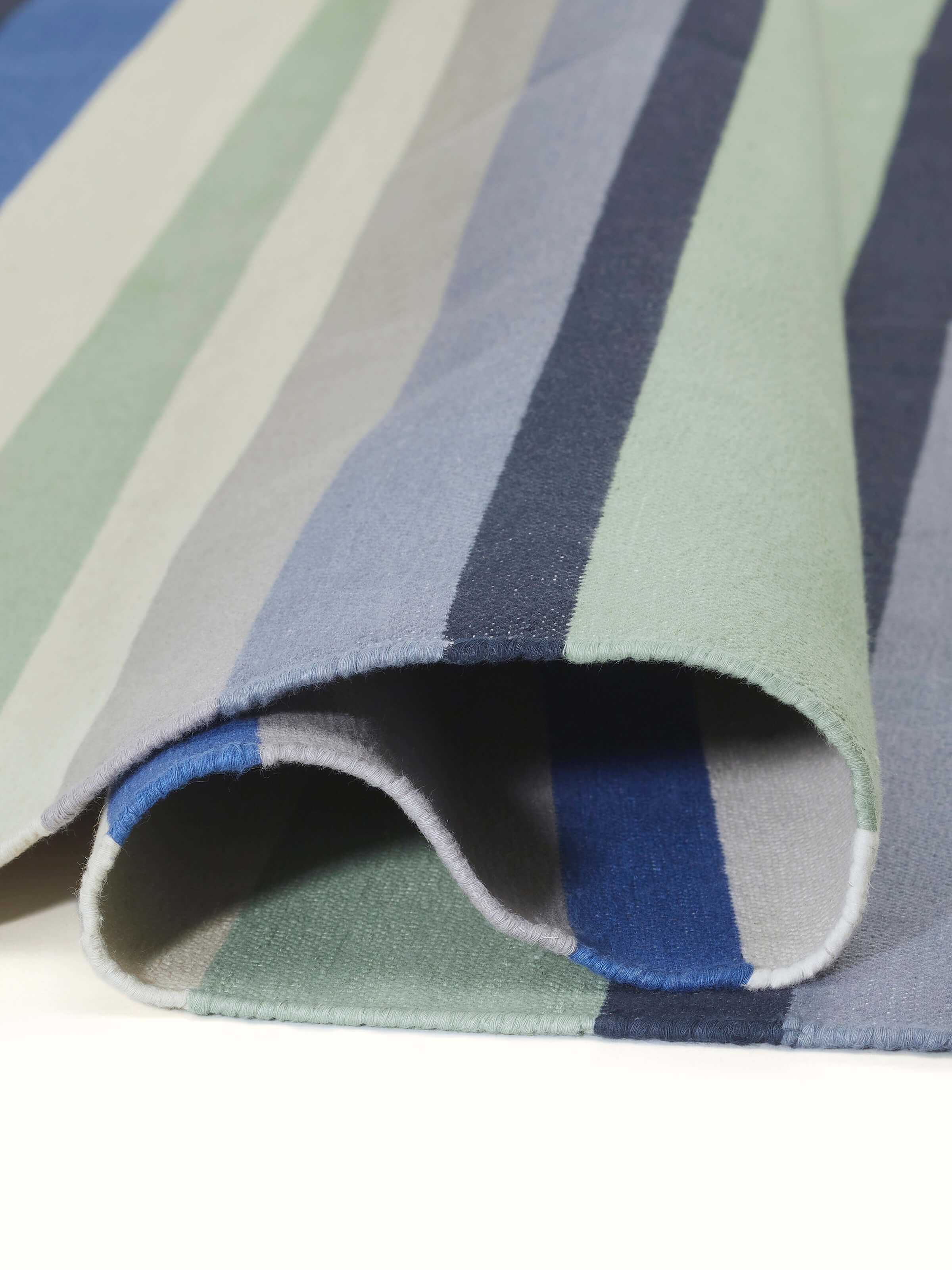 Side view showing the thickness and edge finishing of the dhurrie