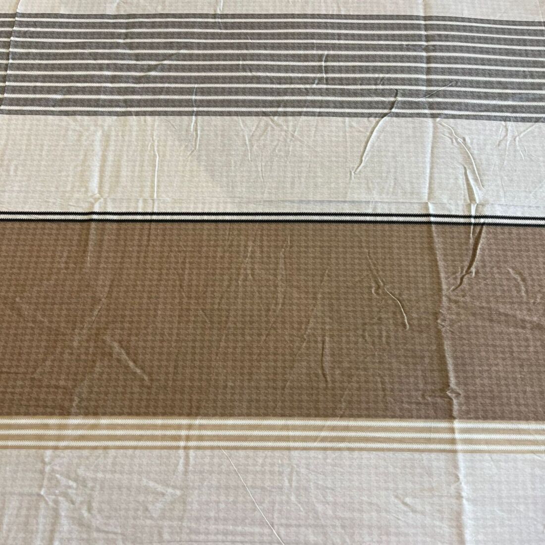 Threads Silky Touch C&S Premium Super King Size Flat Bedsheet 275 x 275 cms