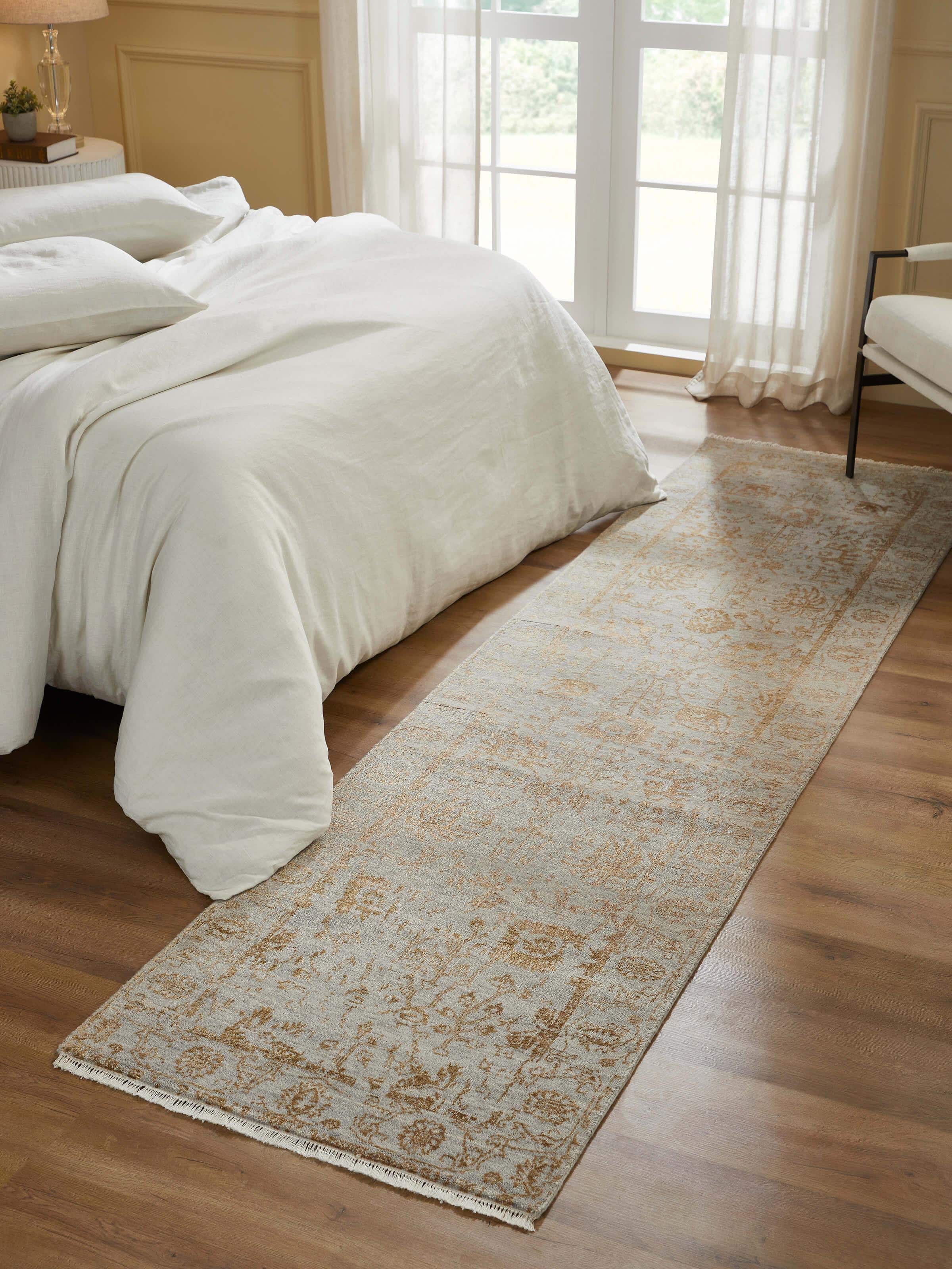 Traditional Ziegler Silver Agra Wool & Viscose Hand-Knotted Runner