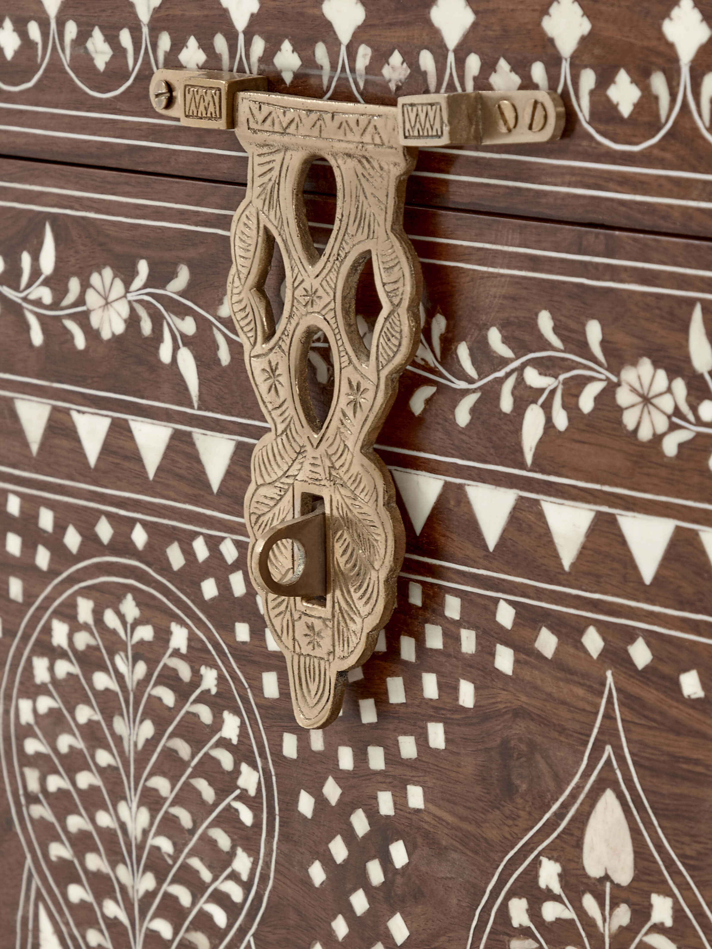 Sheesham Wood Bone Inlay Trunk