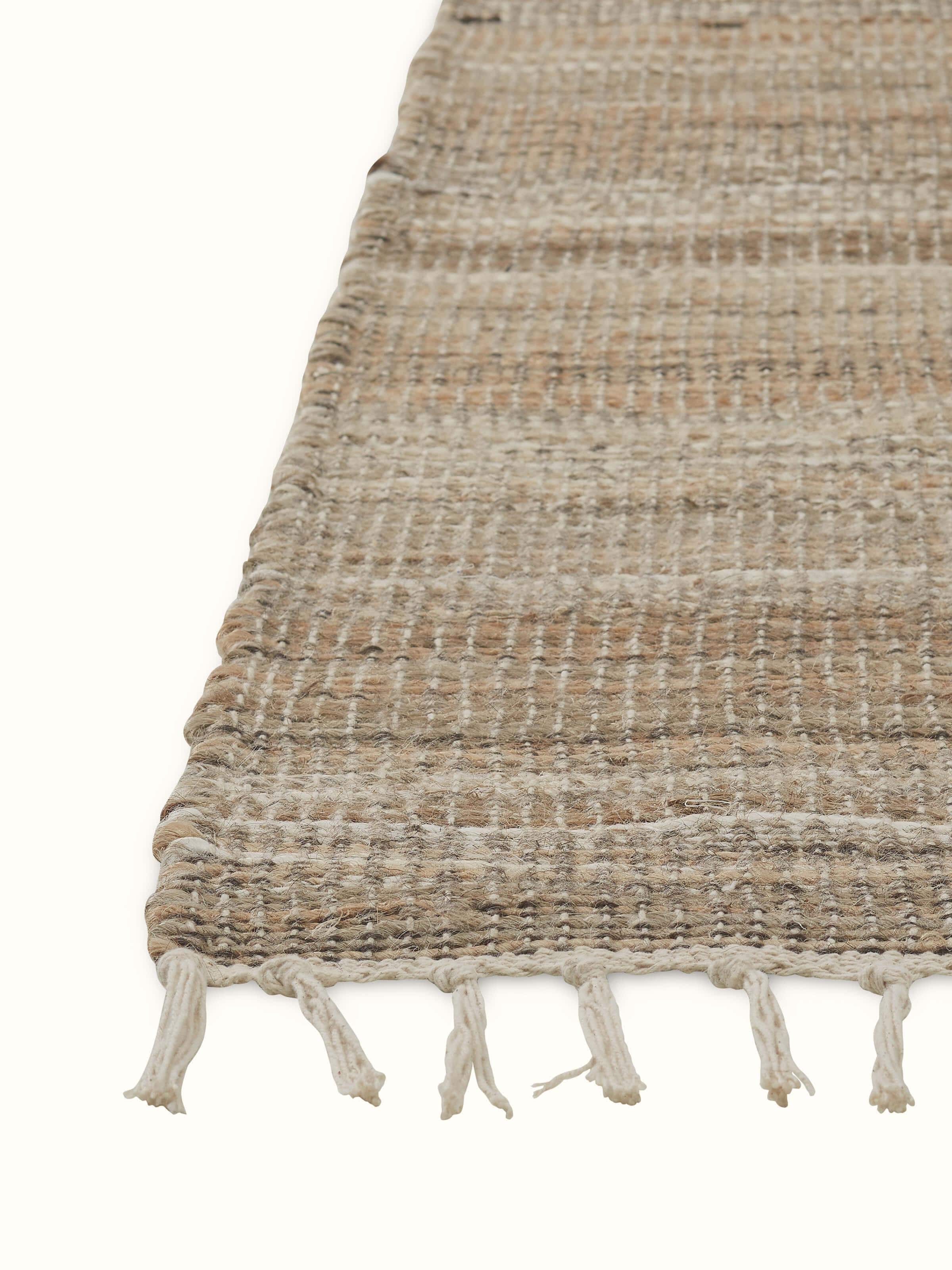 Detailed view of the texture on Grass pattern Agra wool & viscose hand-knotted rug