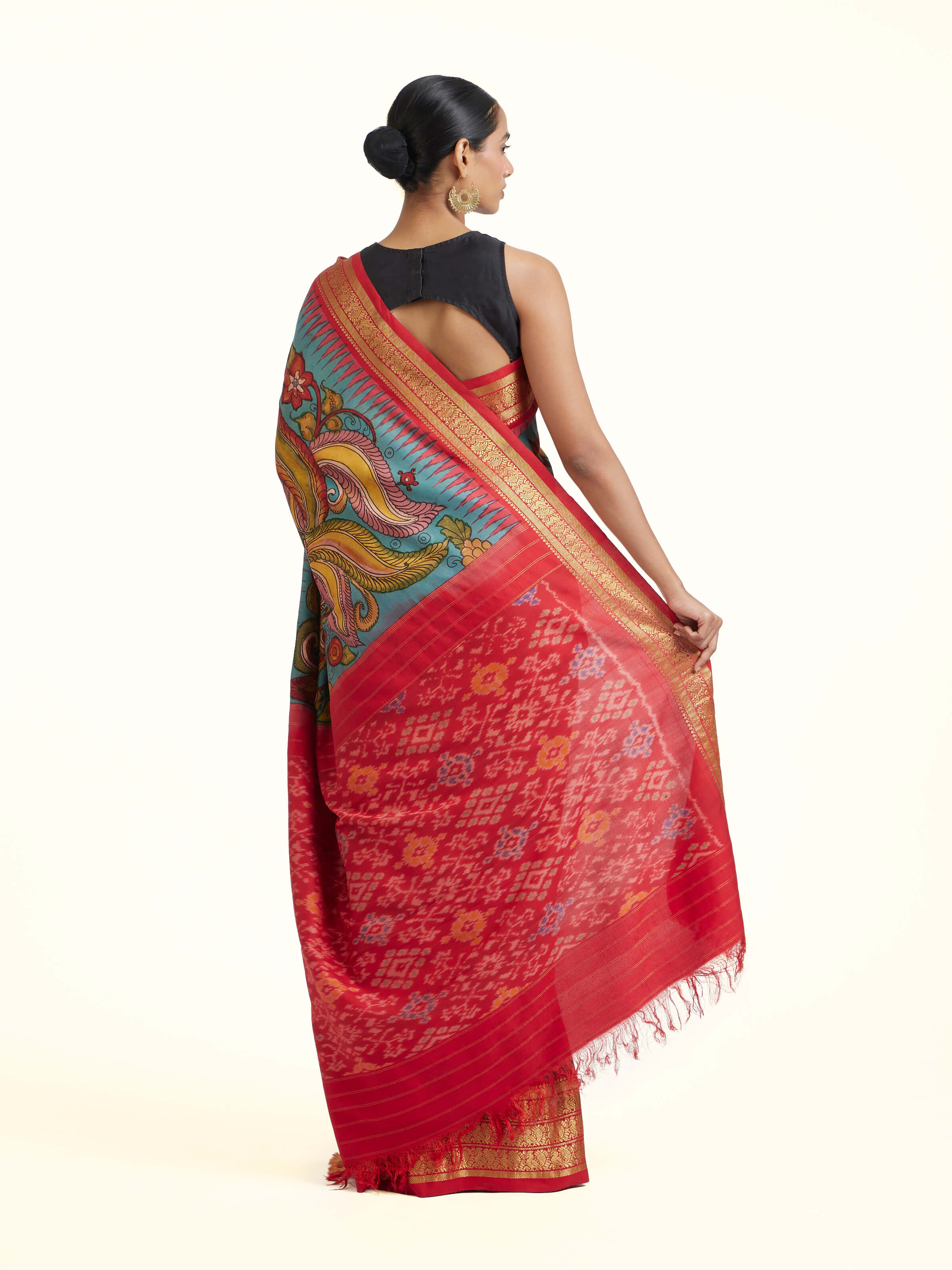 Front view of the Off-white Silk Leheriya Embroidered Organza Dupatta