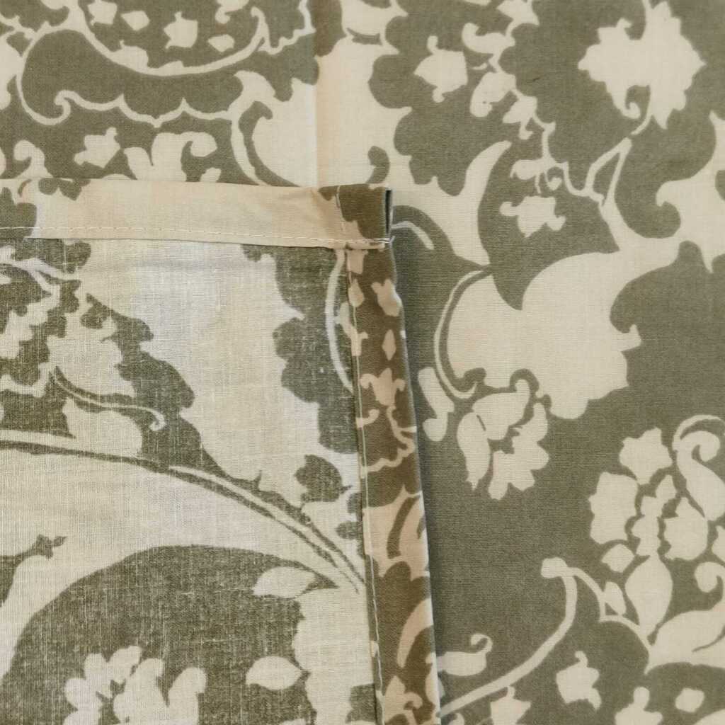 Off White & Green  Color Floral 400 TC Cotton Flat Super King Bed Size Bedsheet With 2 Pilllow Covers  Threads