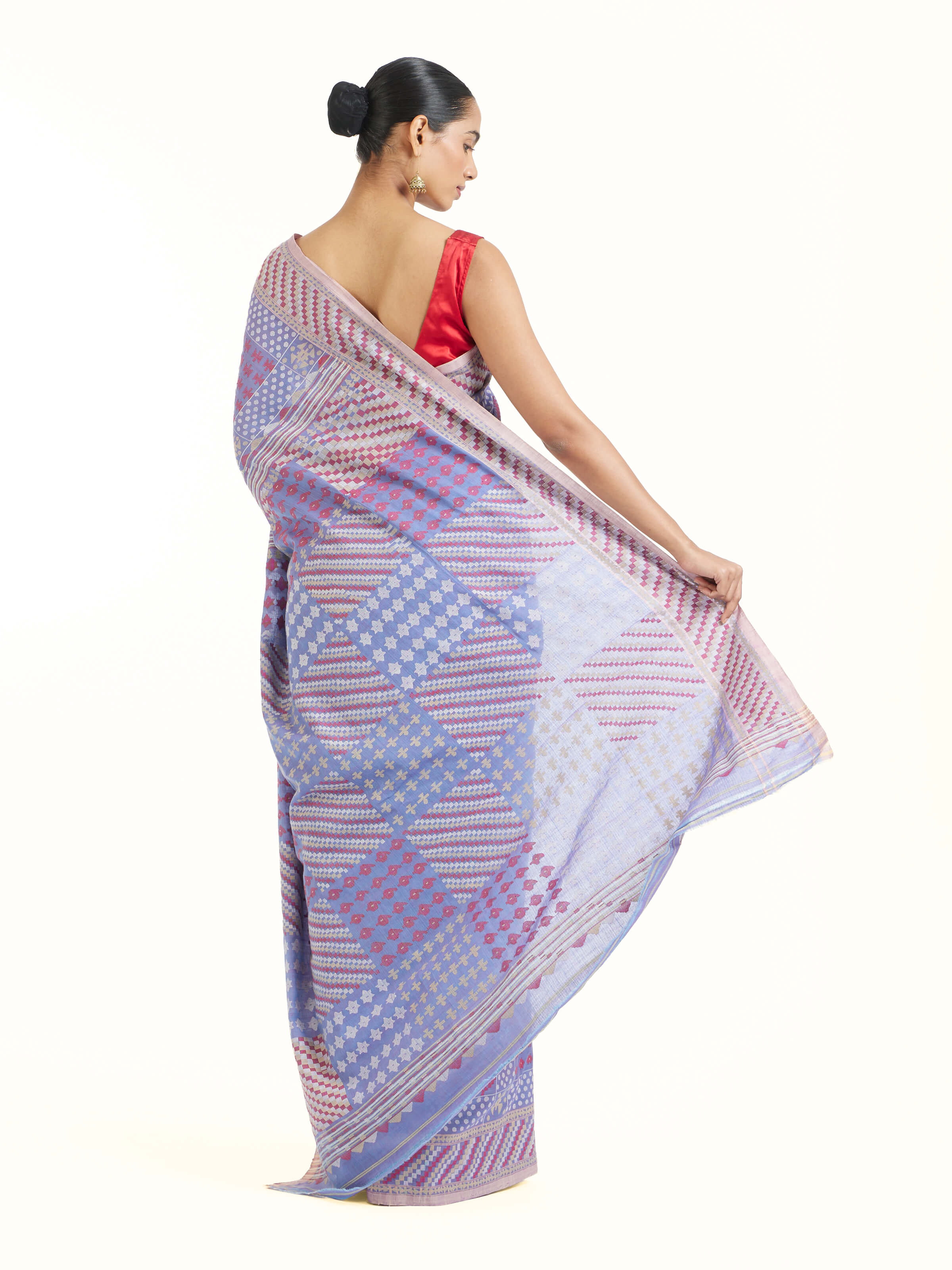 Back view of beige cotton Bengal Jamdani saree with elegant pallu design