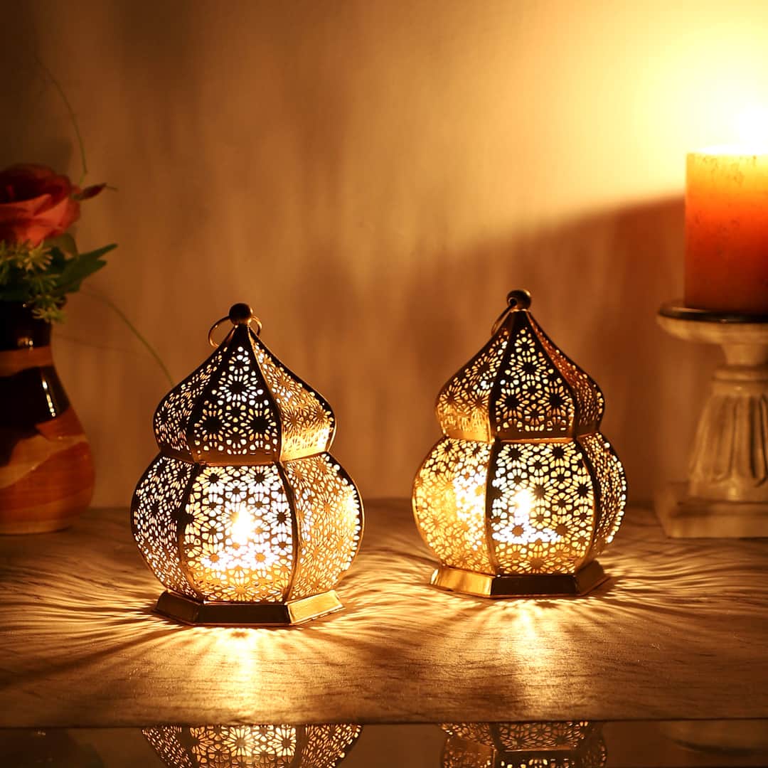 Hanging Hut Lantern Tealight Holder Set Of 2 In Gold Colour