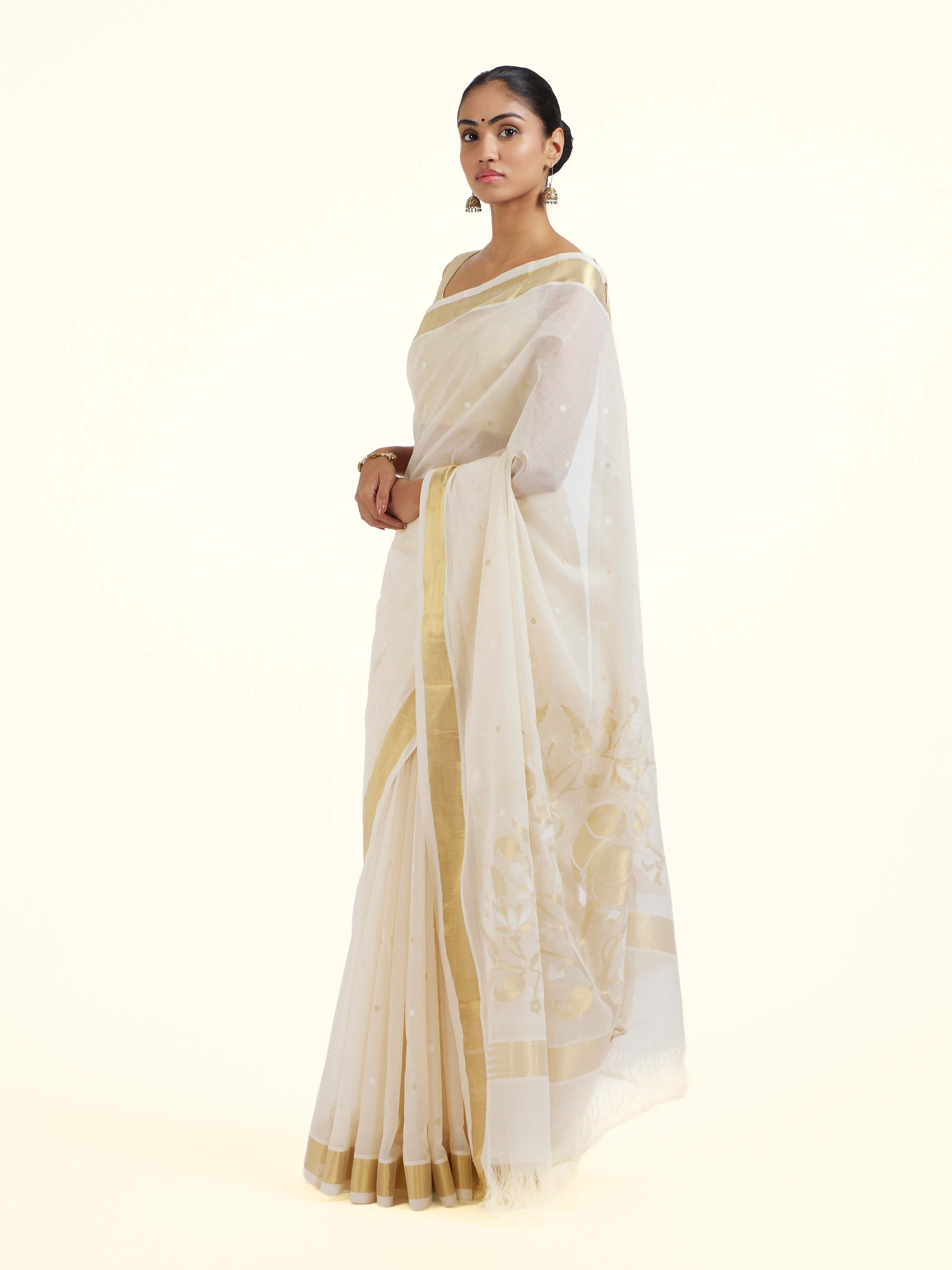 Side view of off-white cotton silk Venkatagiri Jamdani saree with soft drape and subtle border