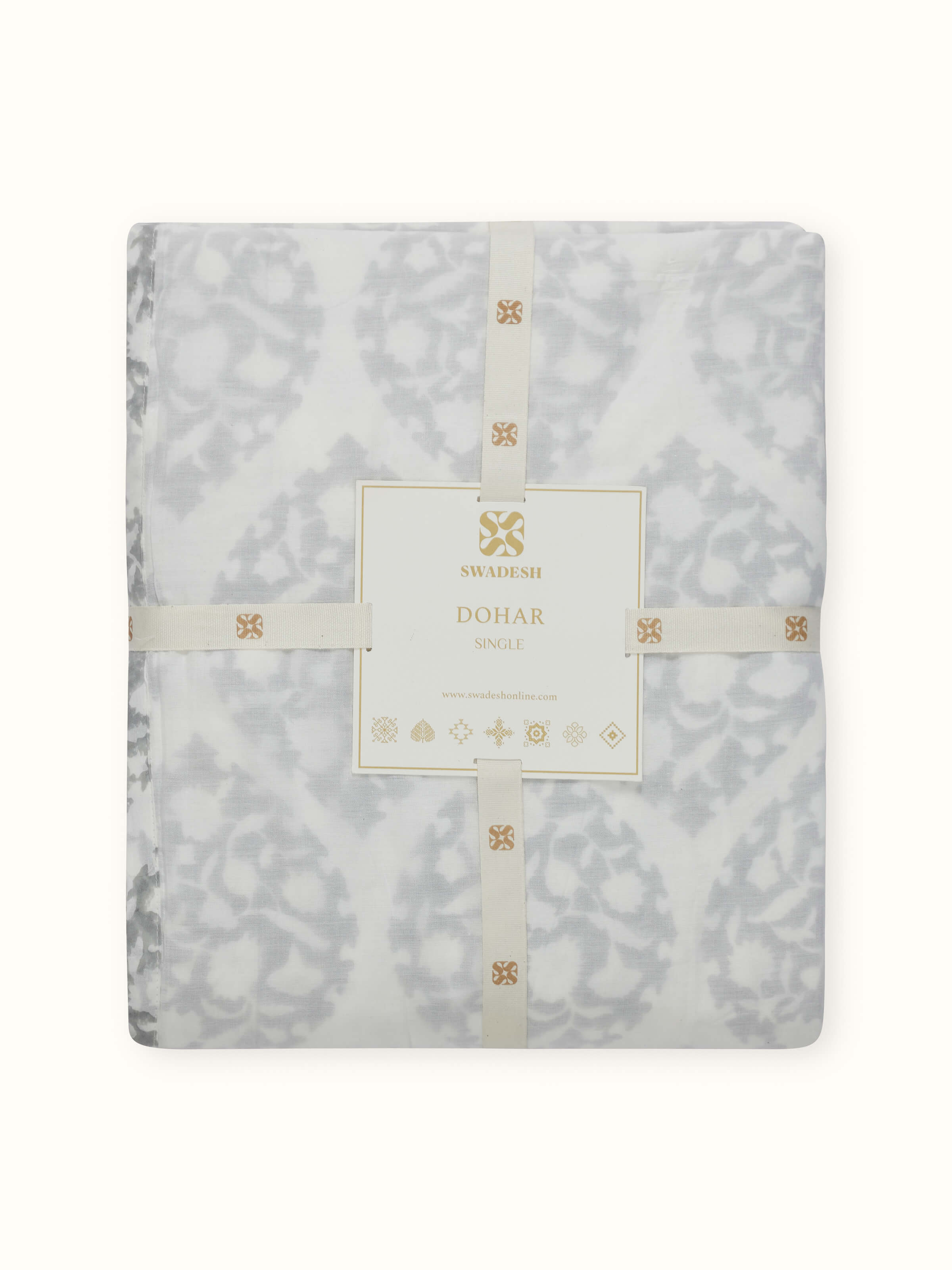 Back view of the dohar with a complementary cotton lining for added comfort.