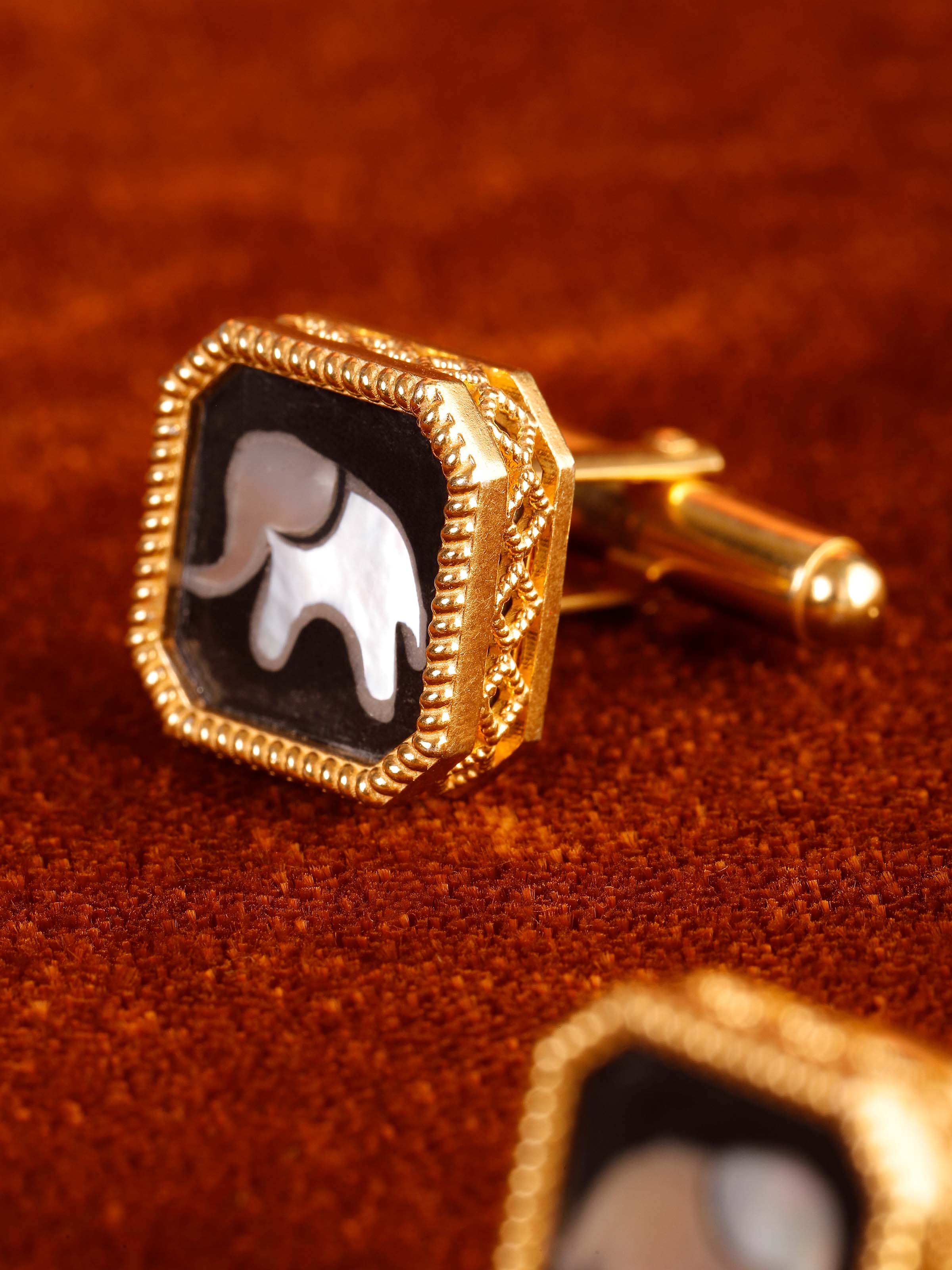 Parchinkari silver cufflinks close-up on display – Swadesh