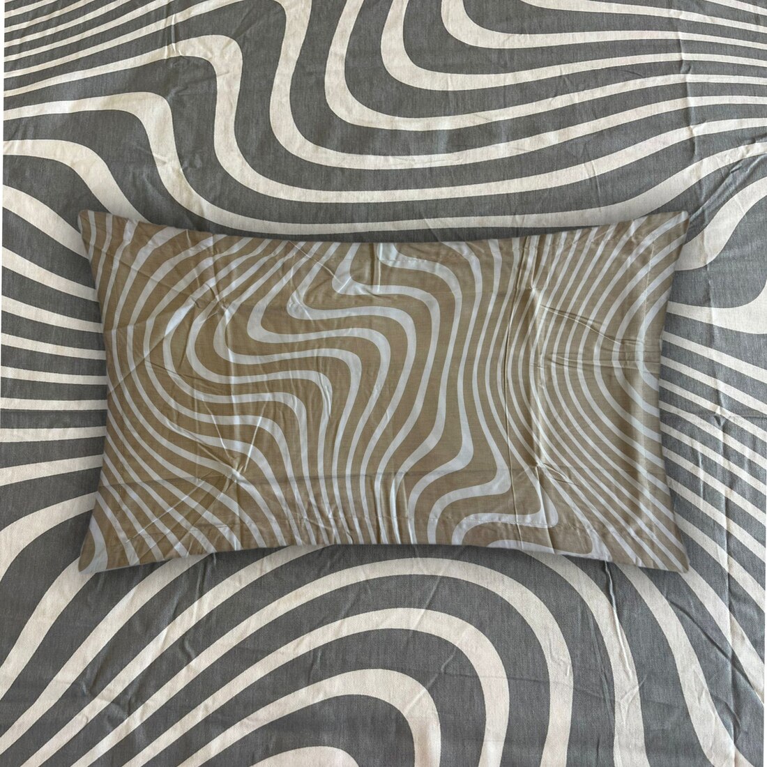 Threads Silky Touch Premium Super King Size Flat Bedsheet 275 x 275 cms