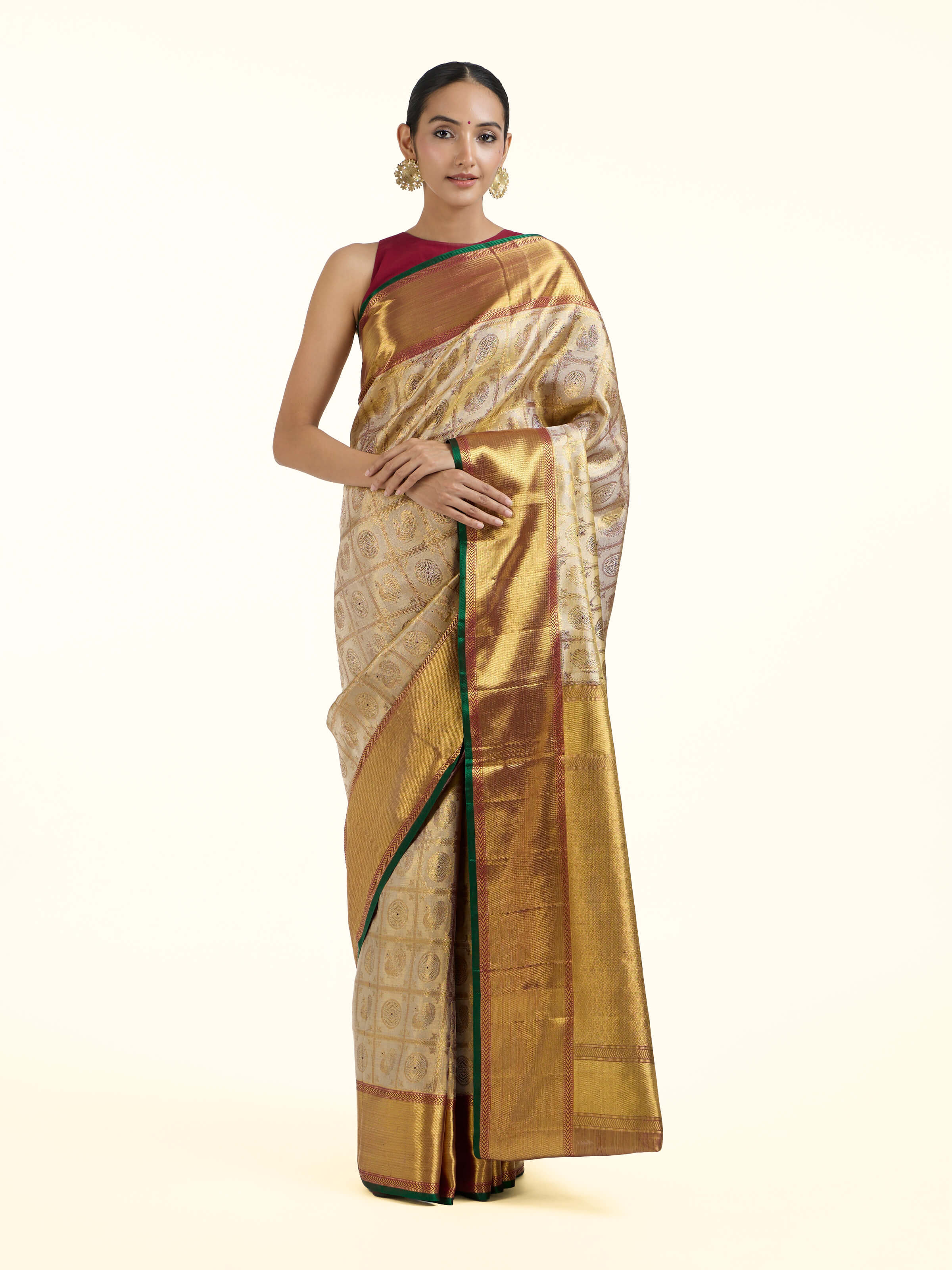 Front view of the Gold Silk Kancheepuram Saree