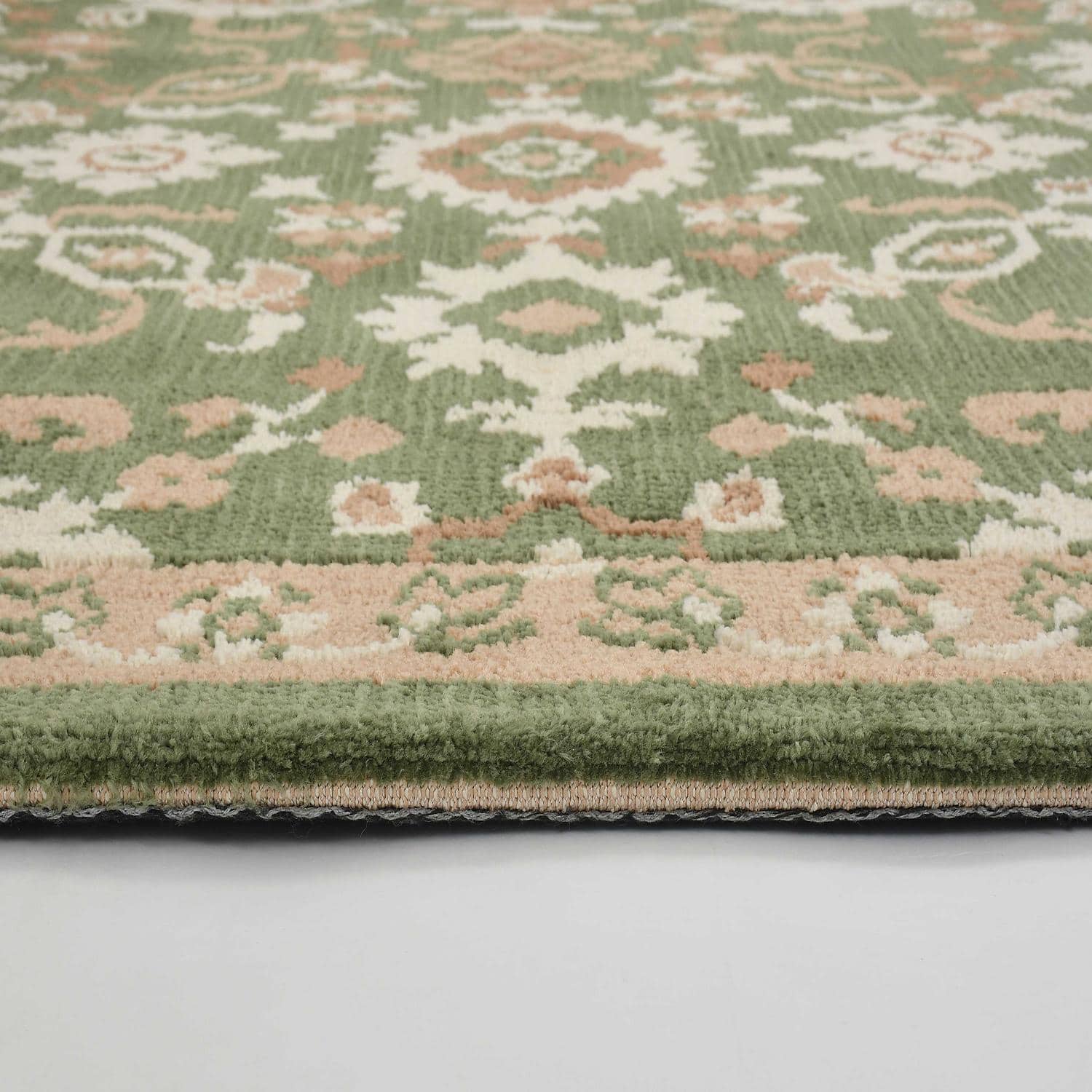 Multicolor Traditional Machine Made Polyester 6 X 9 Feet Carpet