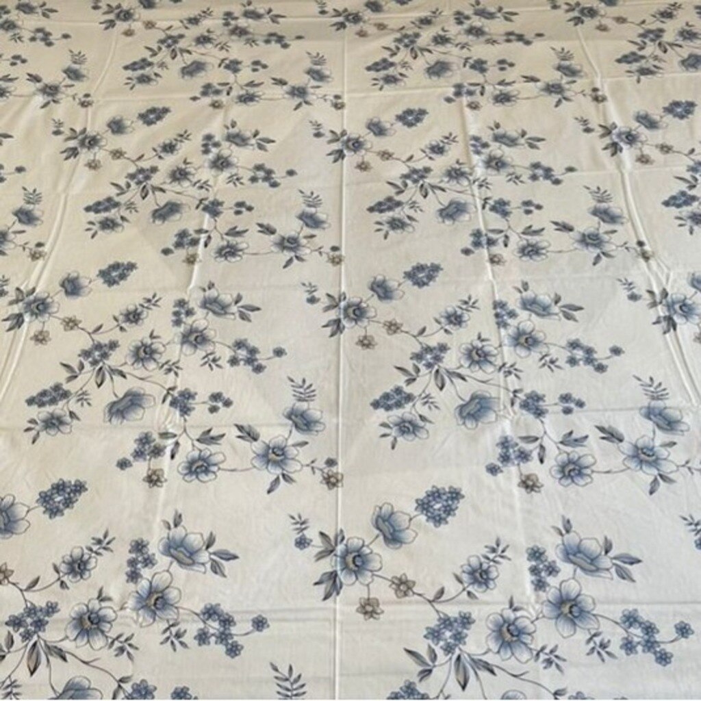 White Floral 400 TC Cotton Flat Queen Size Bedsheet With 2 Pillow Covers  Threads