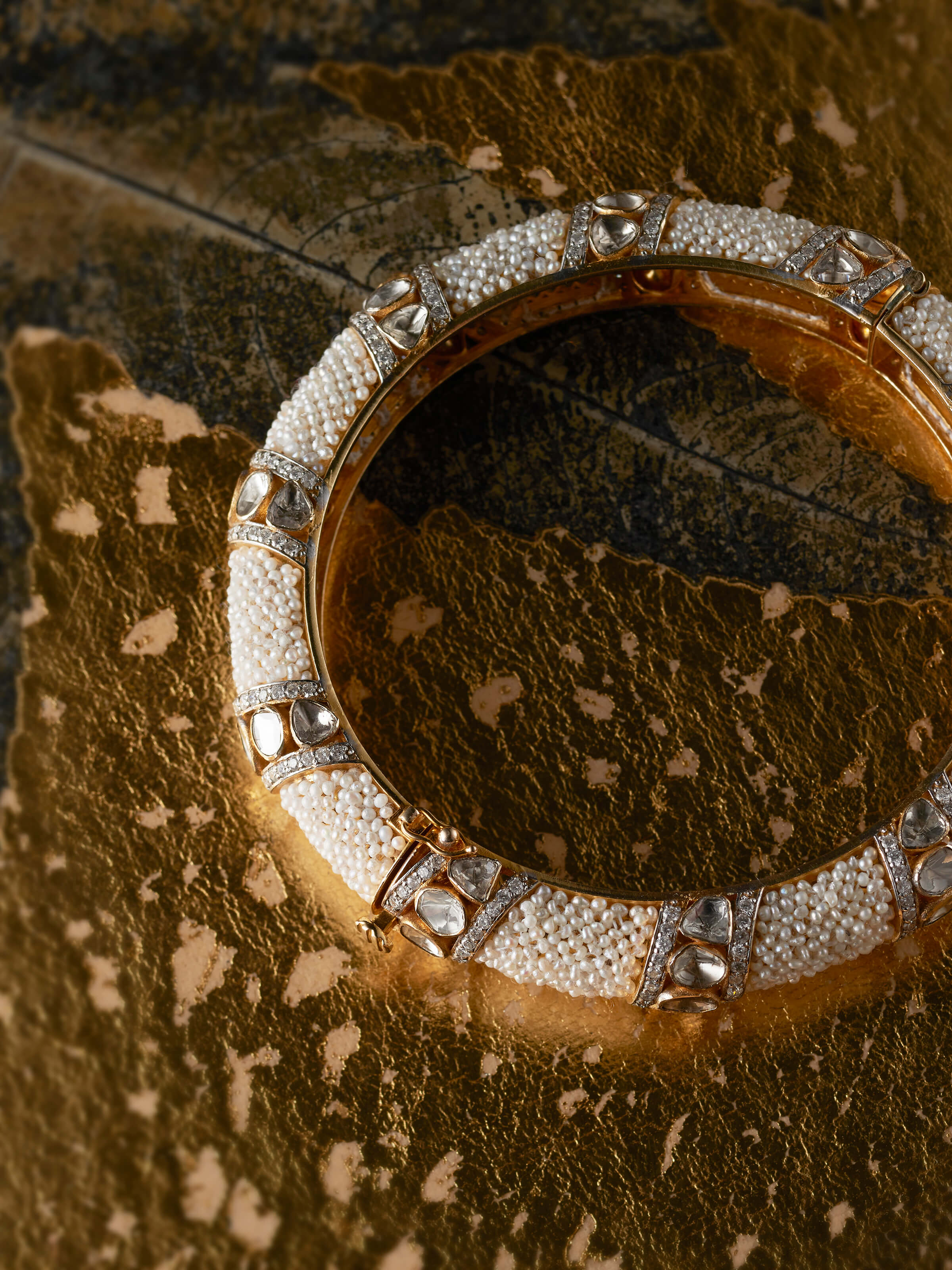 Dank Polki 14 Karat Gold Bangle