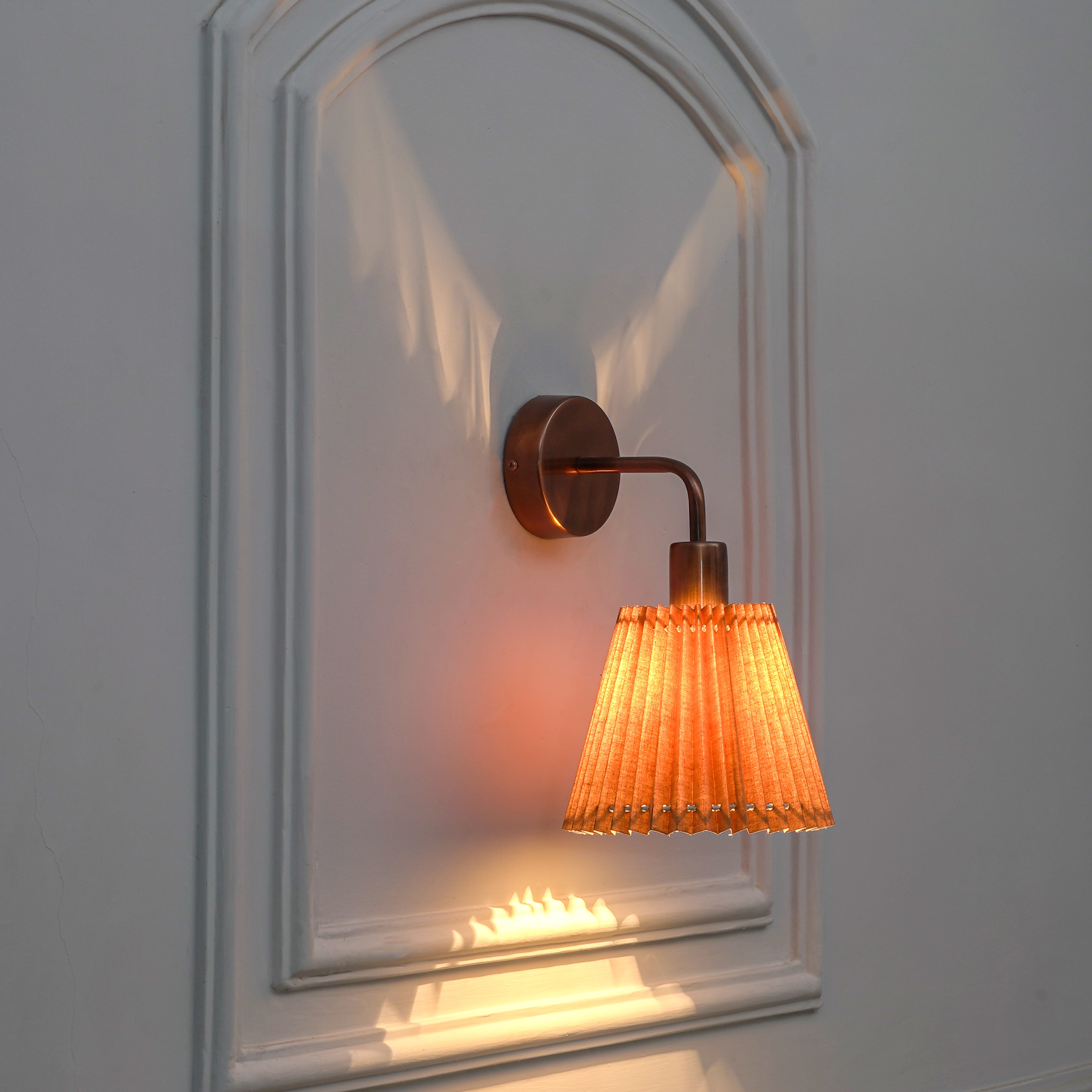 Huguenot Single Light Wall Fitting In Antique Copper Finish