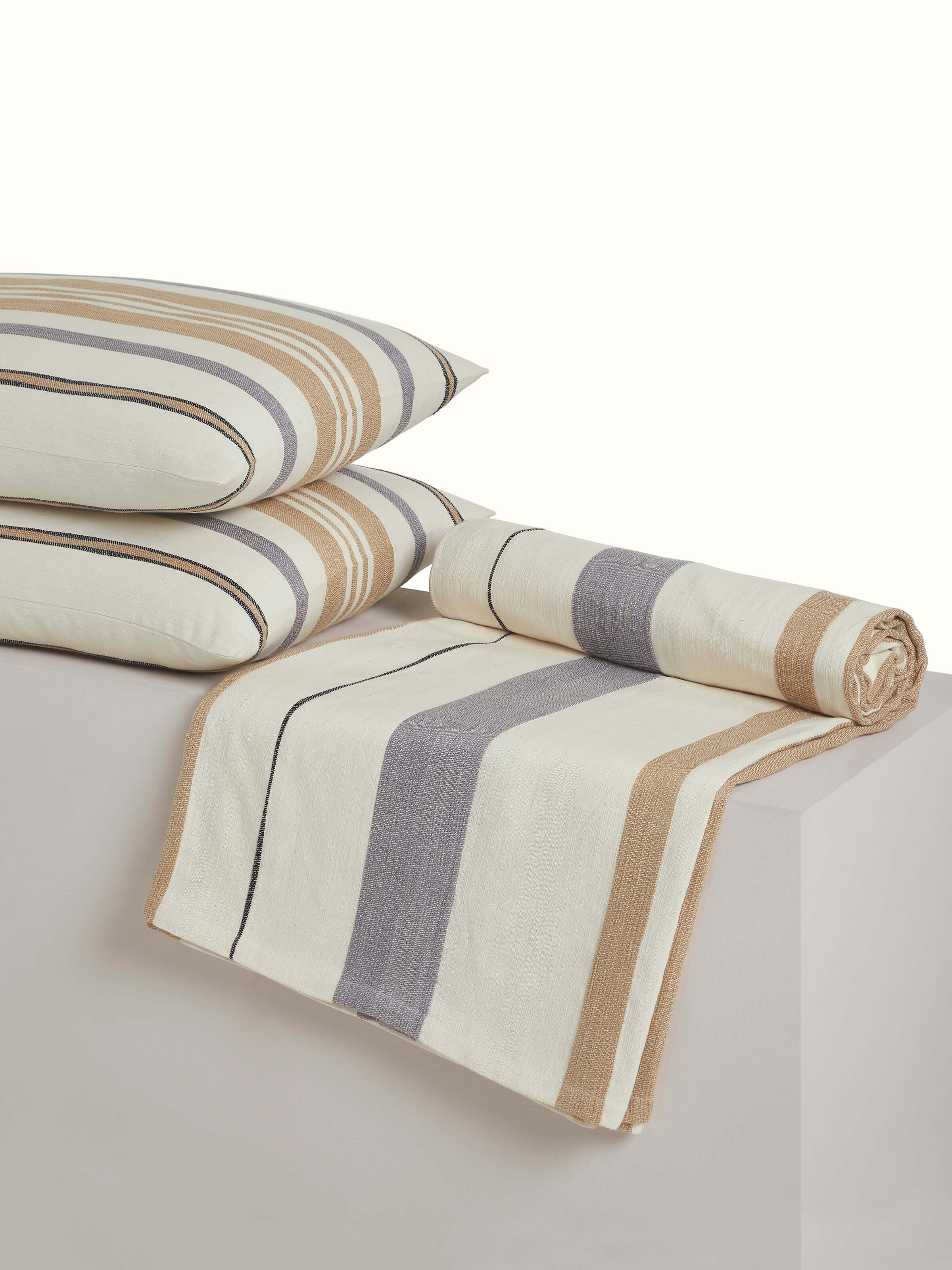 Back view showing stitching and edge finish – Neerja beige stripe handloom set