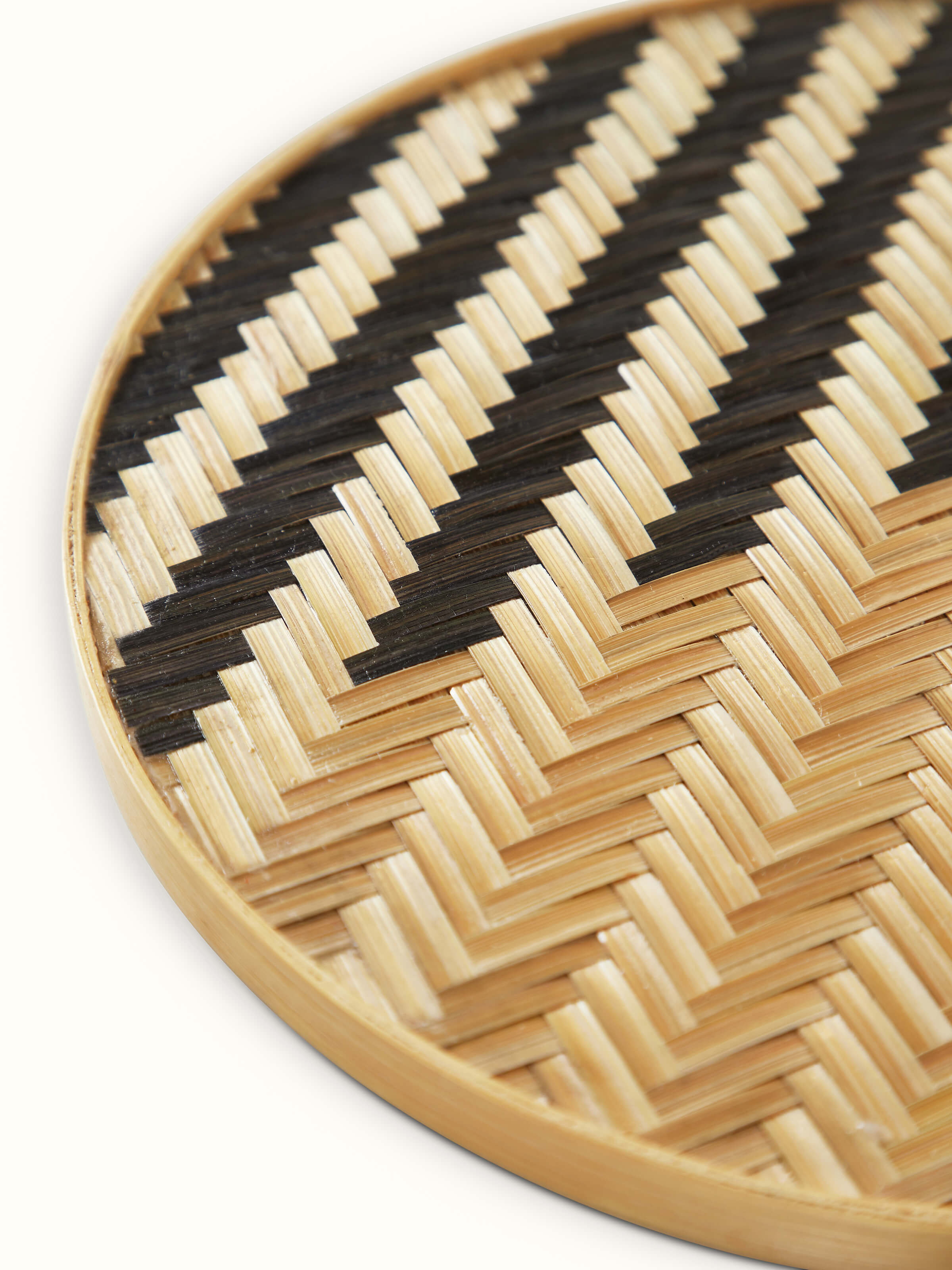 Angled side image capturing the thickness and durability of the trivets