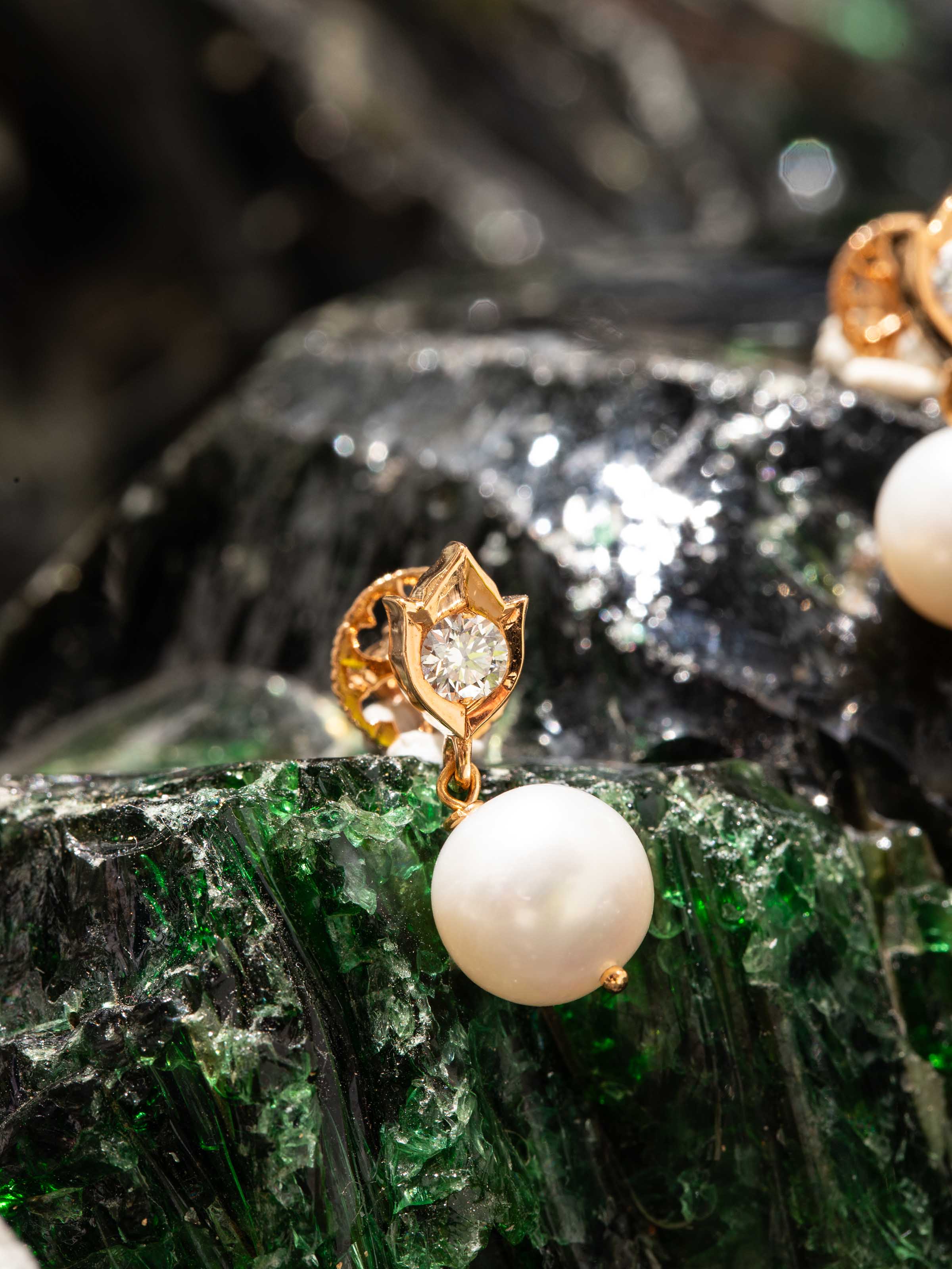 Close-setting 22 Karat Gold Drop Earrings