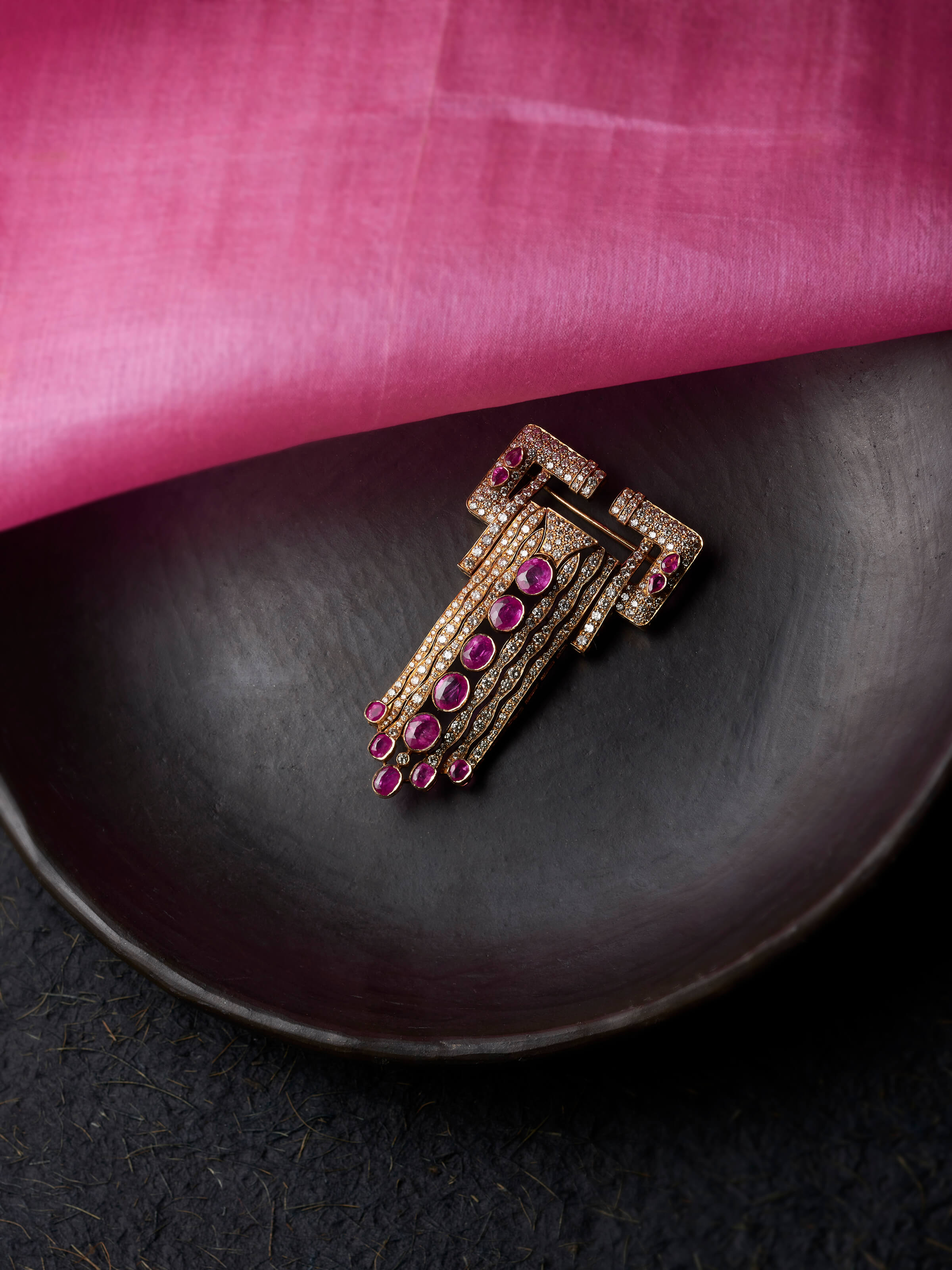 Dank Polki 18 Karat Gold Brooch Pin