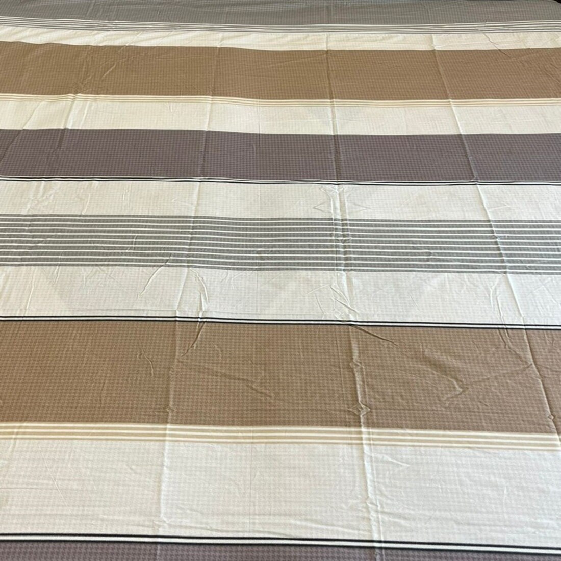 Threads Silky Touch C&S Premium Super King Size Flat Bedsheet 275 x 275 cms