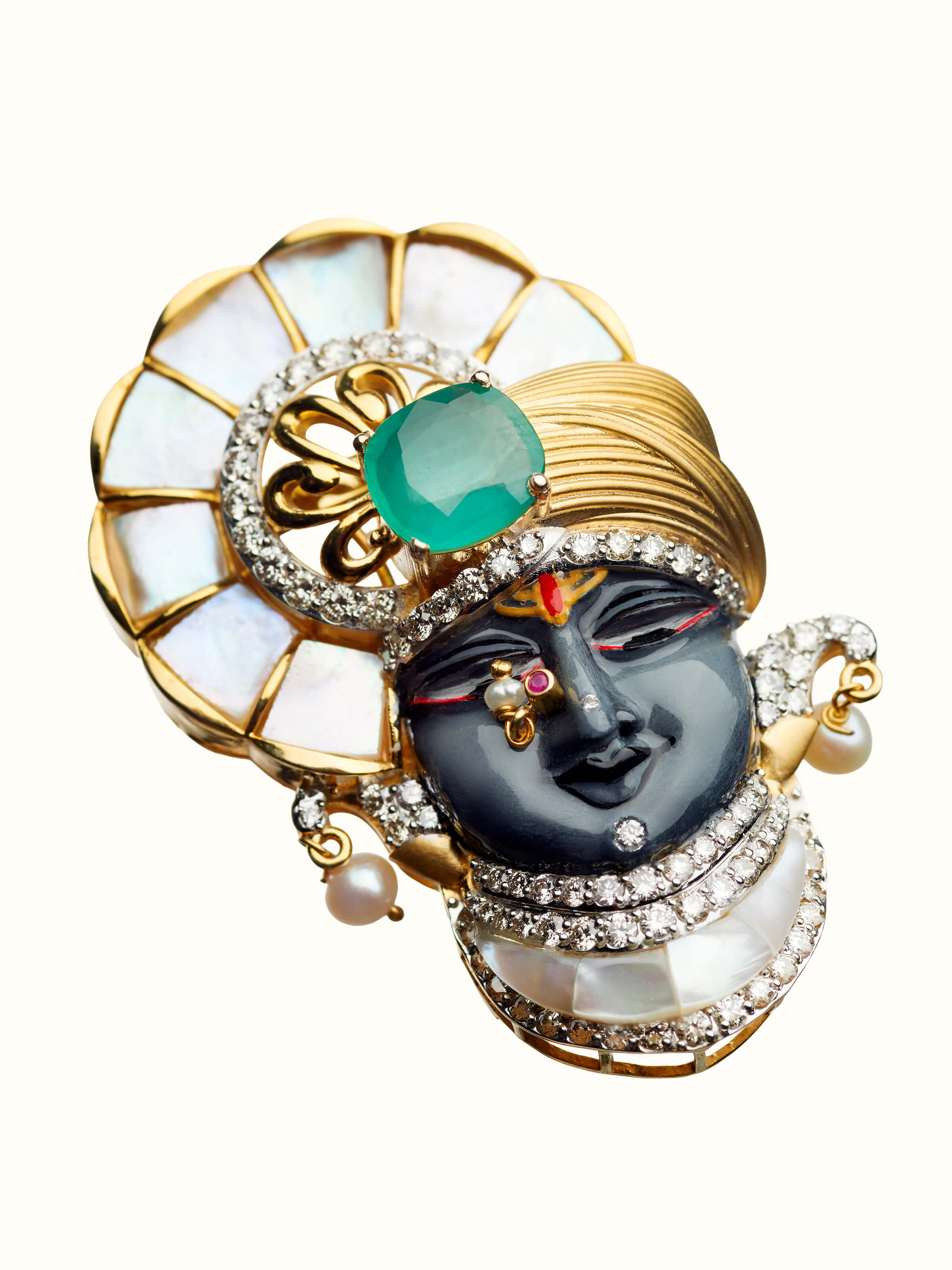 angled view of open setting 14 karat gold brooch