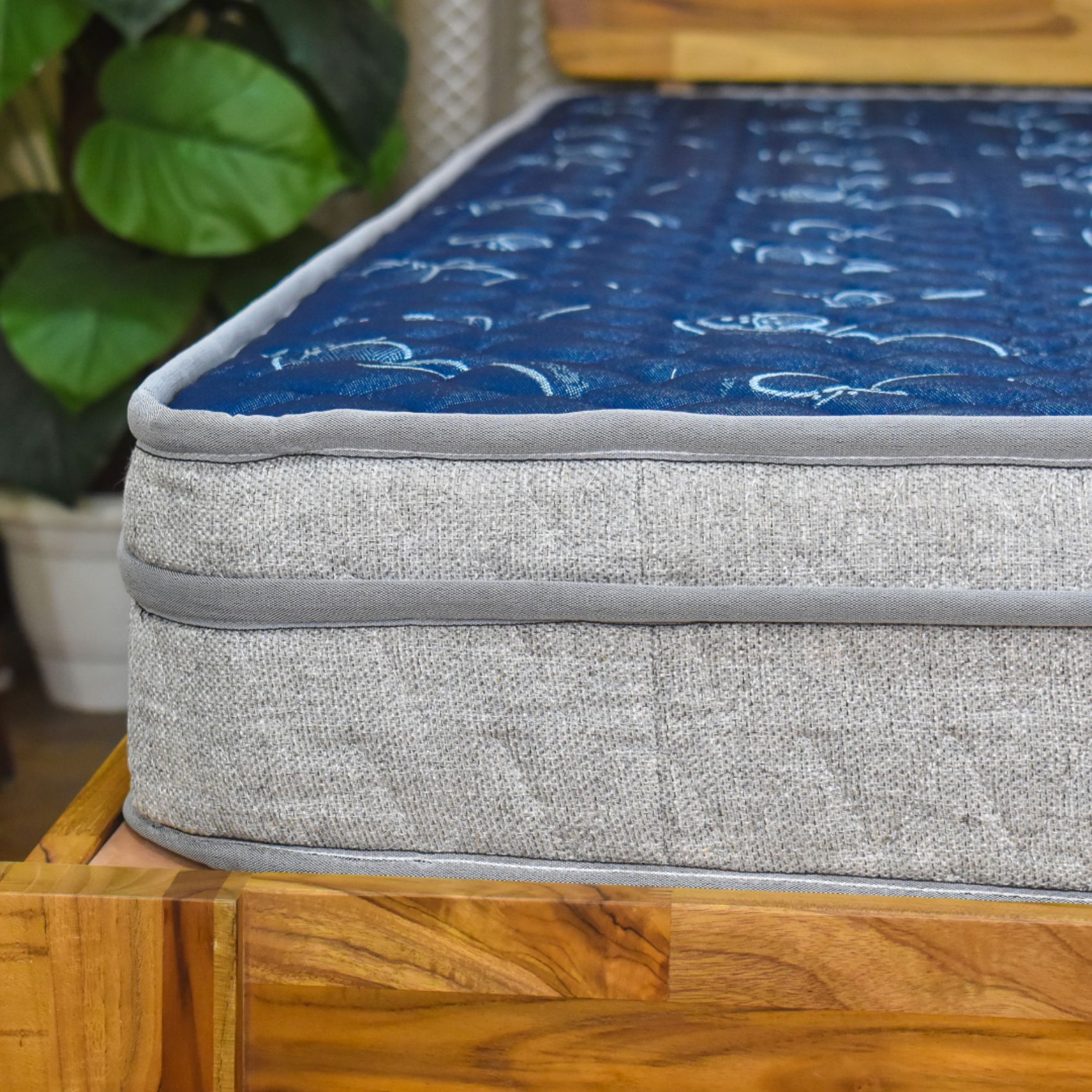 LUXURINO Pillow Top with ISPT Tech Single Size Mattress (78 x 36 in, 10 Inches)