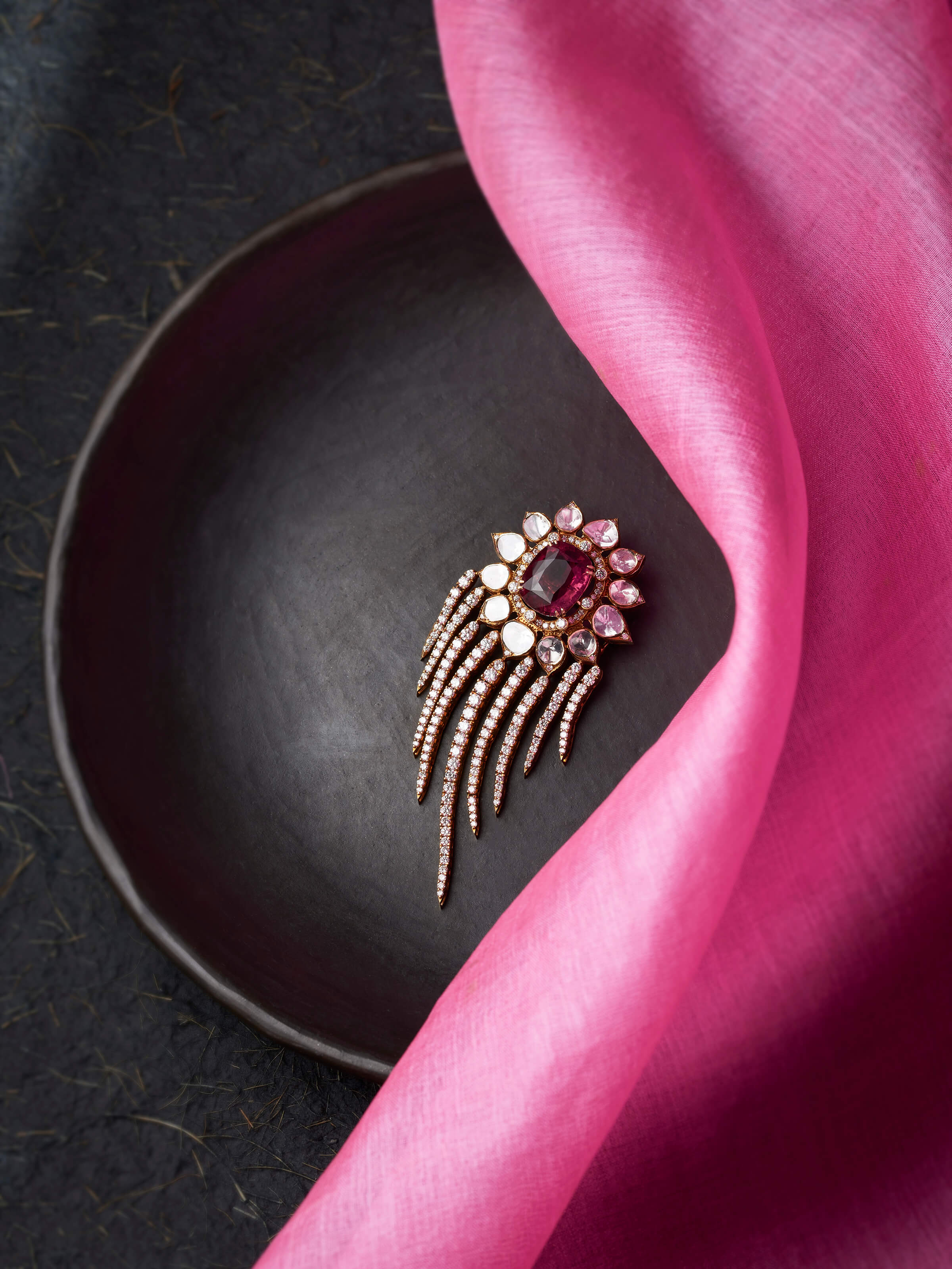 Dank Polki 18 Karat Gold Brooch Pin
