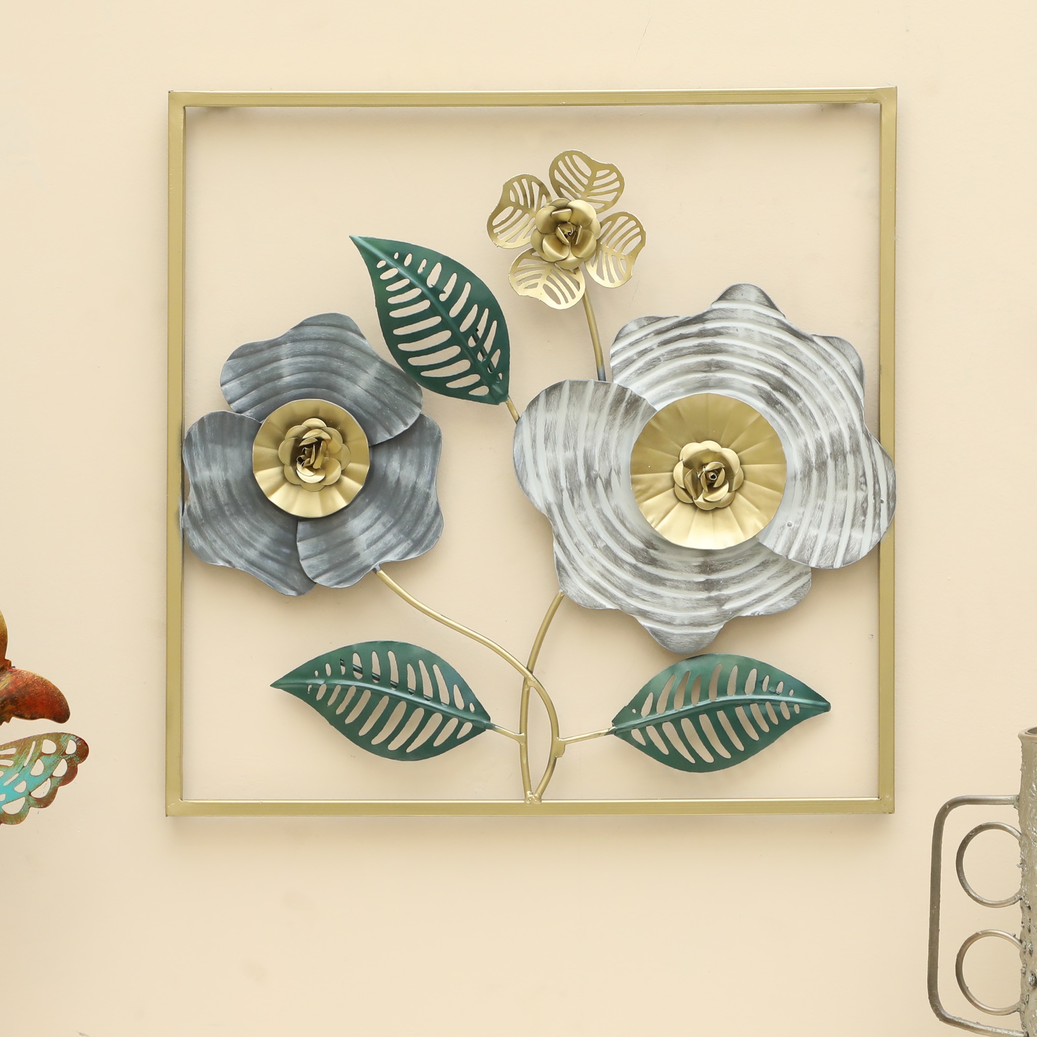 W-Yamini Abstract Metal Wall Decor in Multicolor Set of 1 - Vedas Exports
