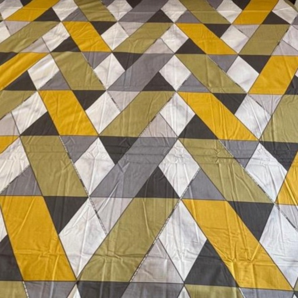 Multicolor Geometric 400 TC Cotton Flat Super King Size Bedsheet With 2 Pilllow Covers