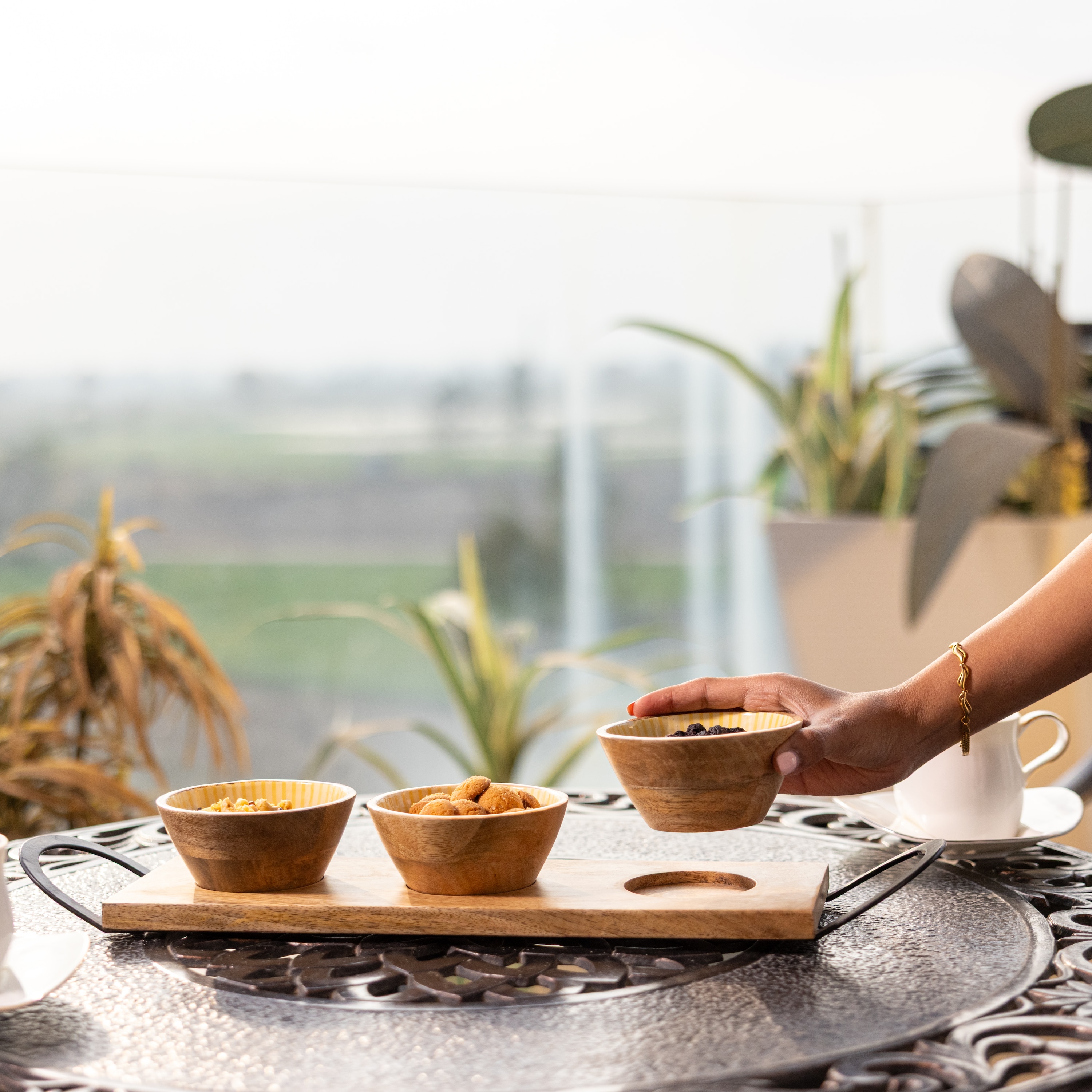 Ireka Home Tripple Treat Snack Bowl Set with Stand – Set of 3