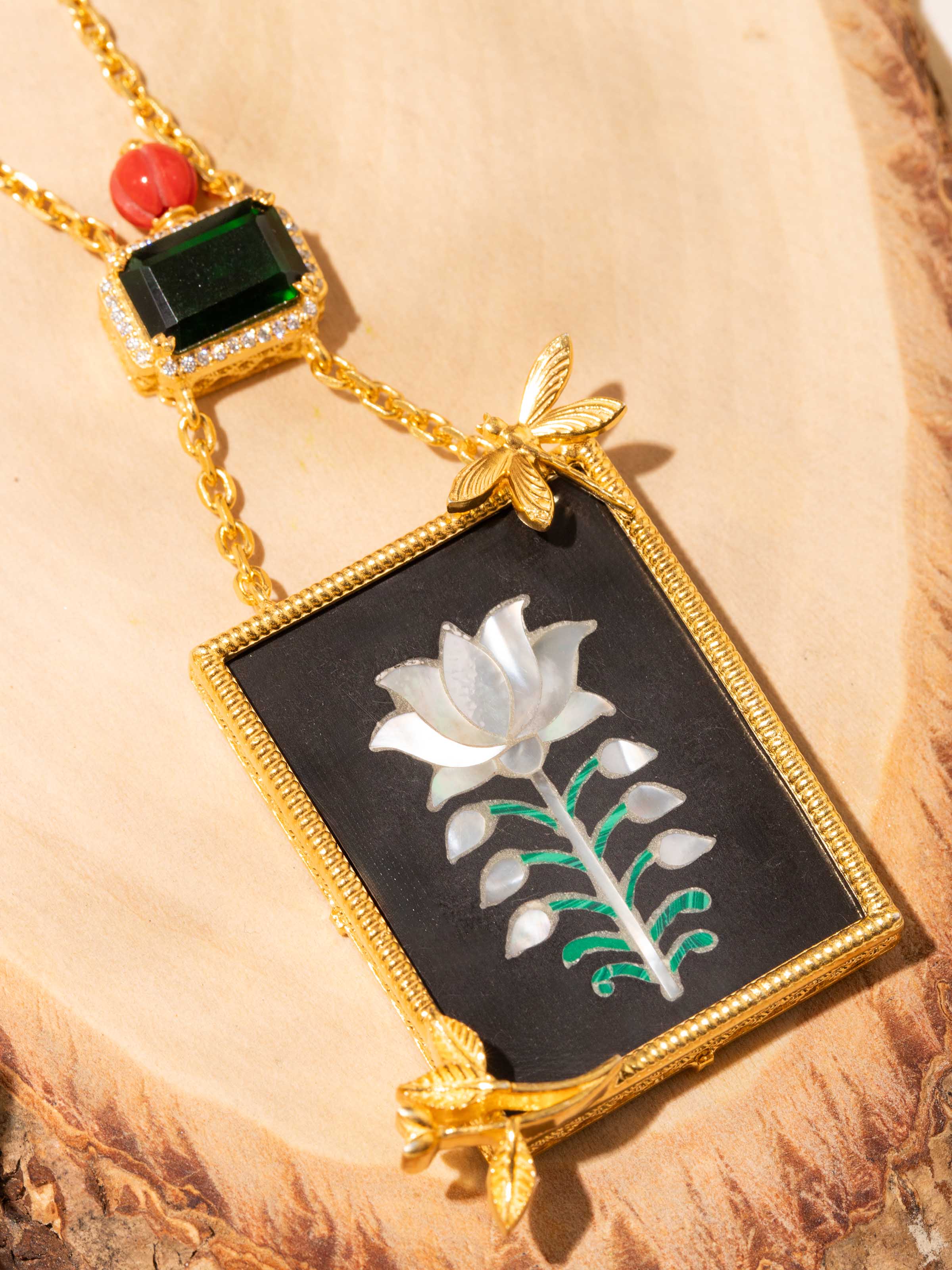 Detailed view of Parchinkari silver pendant & chain showcasing fine craftsmanship and ethnic artistry