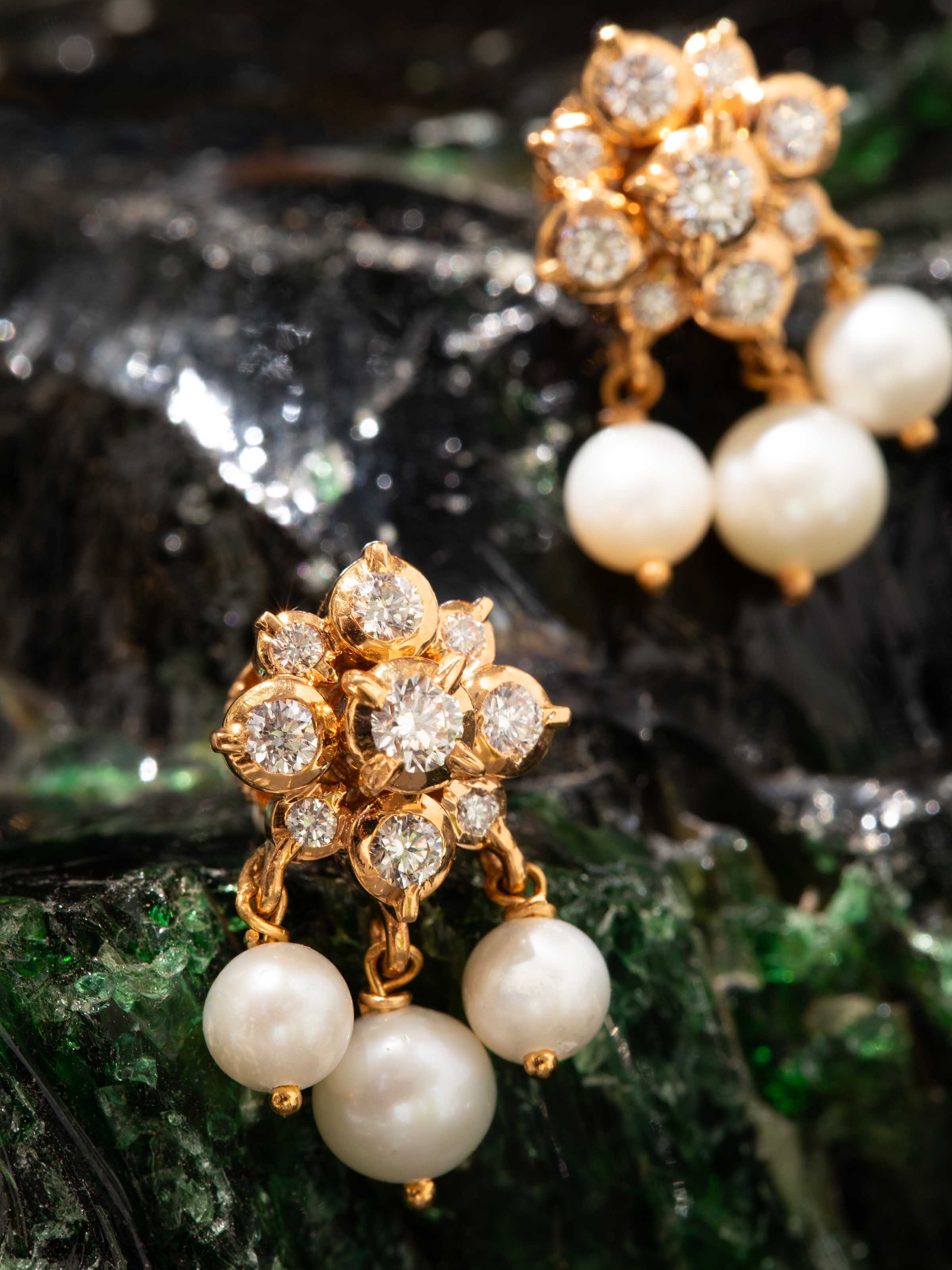 Close-setting 22 Karat Gold Drop Earrings
