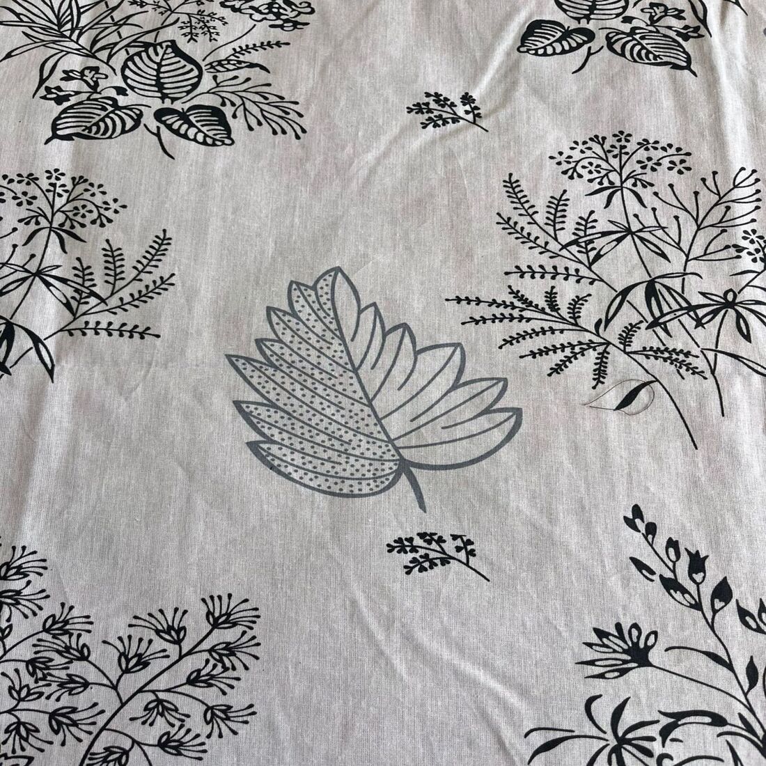 Threads Silky Touch Premium Super King Size Flat Bedsheet 275 x 275 cms