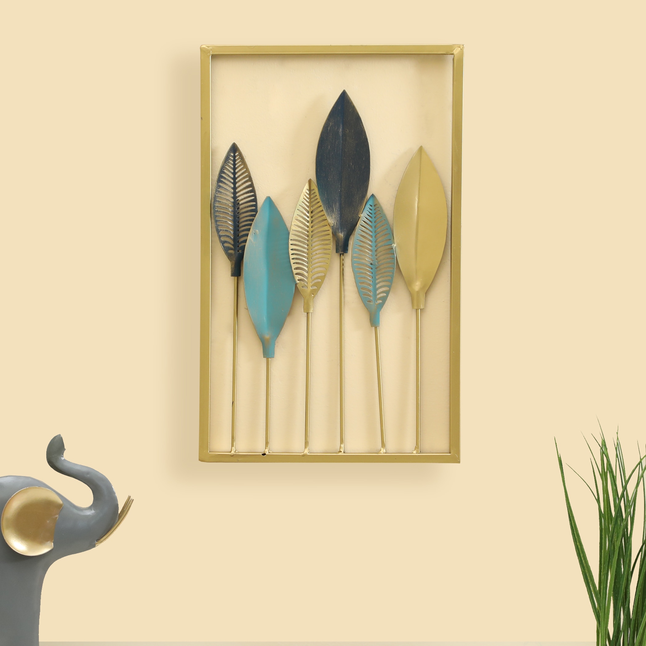 Curve Abstract Metal Wall Decor in Multicolor Set of 1 - Vedas Exports