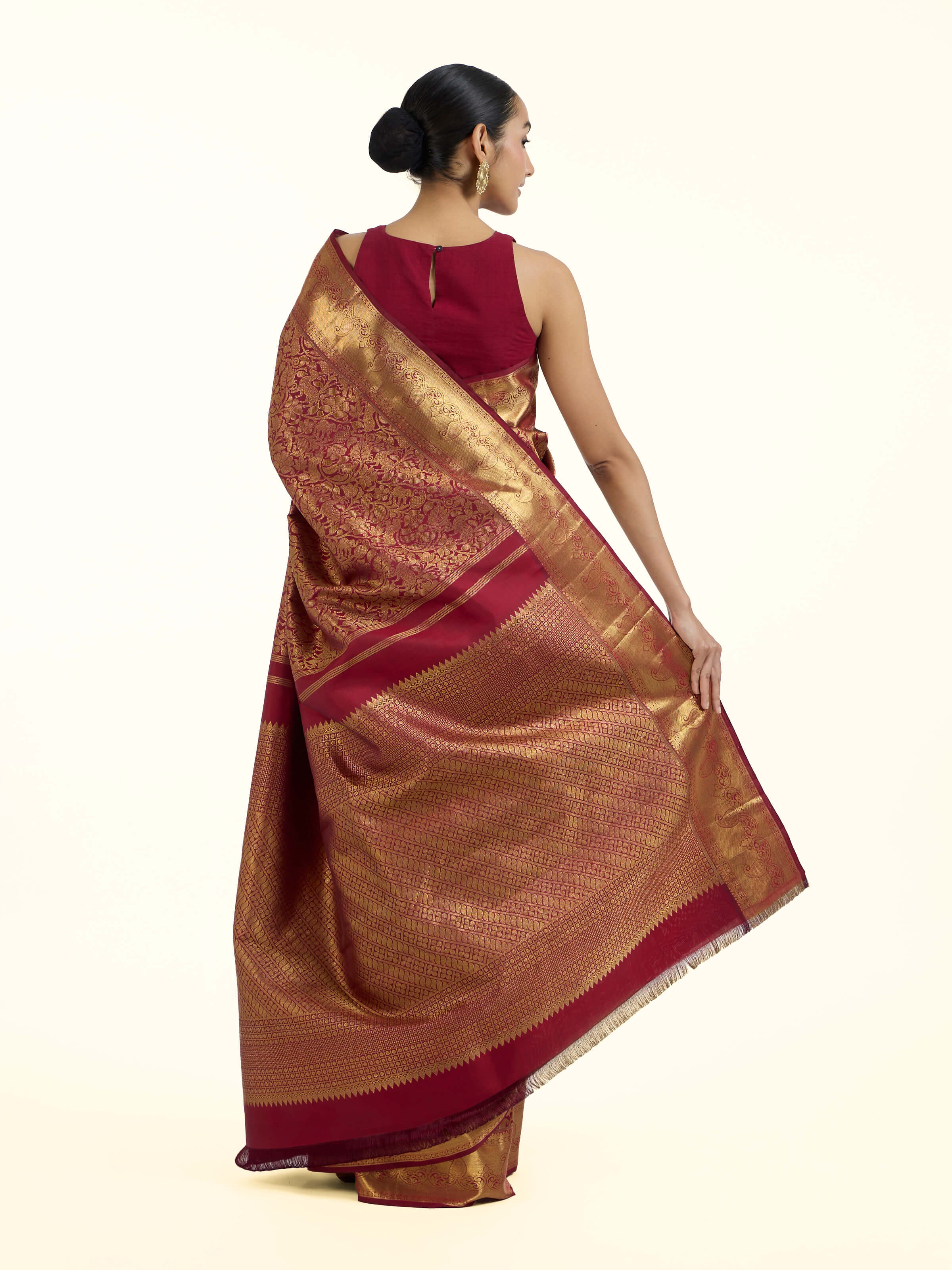 Back view of light pink silk Kancheepuram saree displaying grand pallu