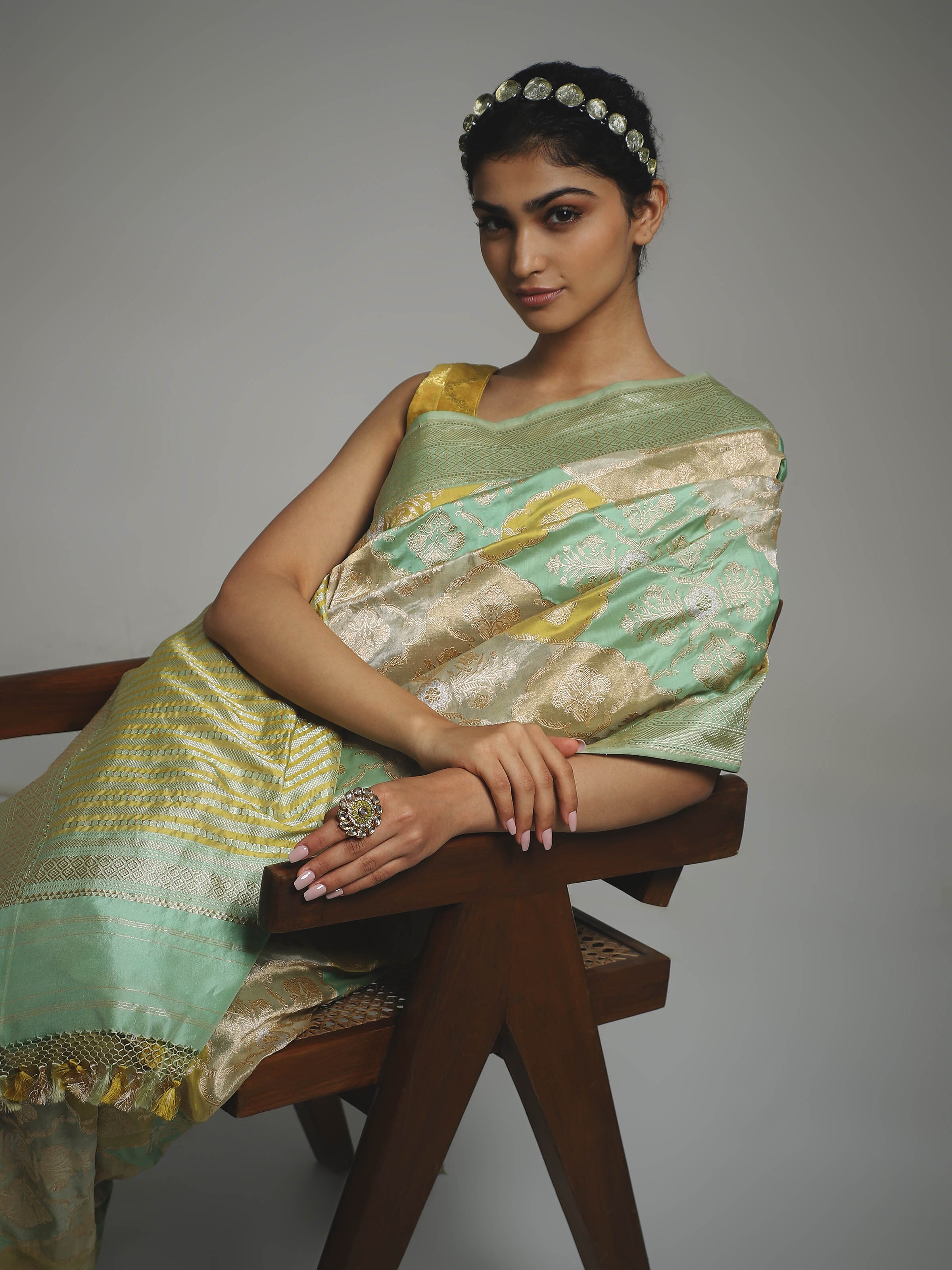 Alternate side view of silk rangkat Banarasi saree emphasizing rangkat technique