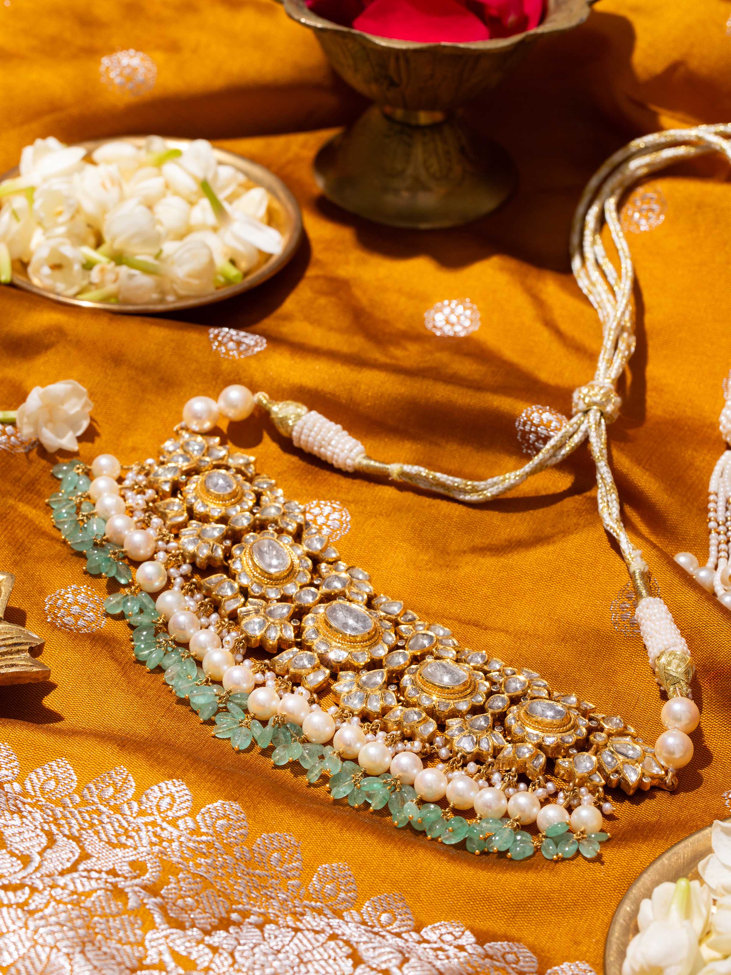 Jadau 18 Karat Gold Choker