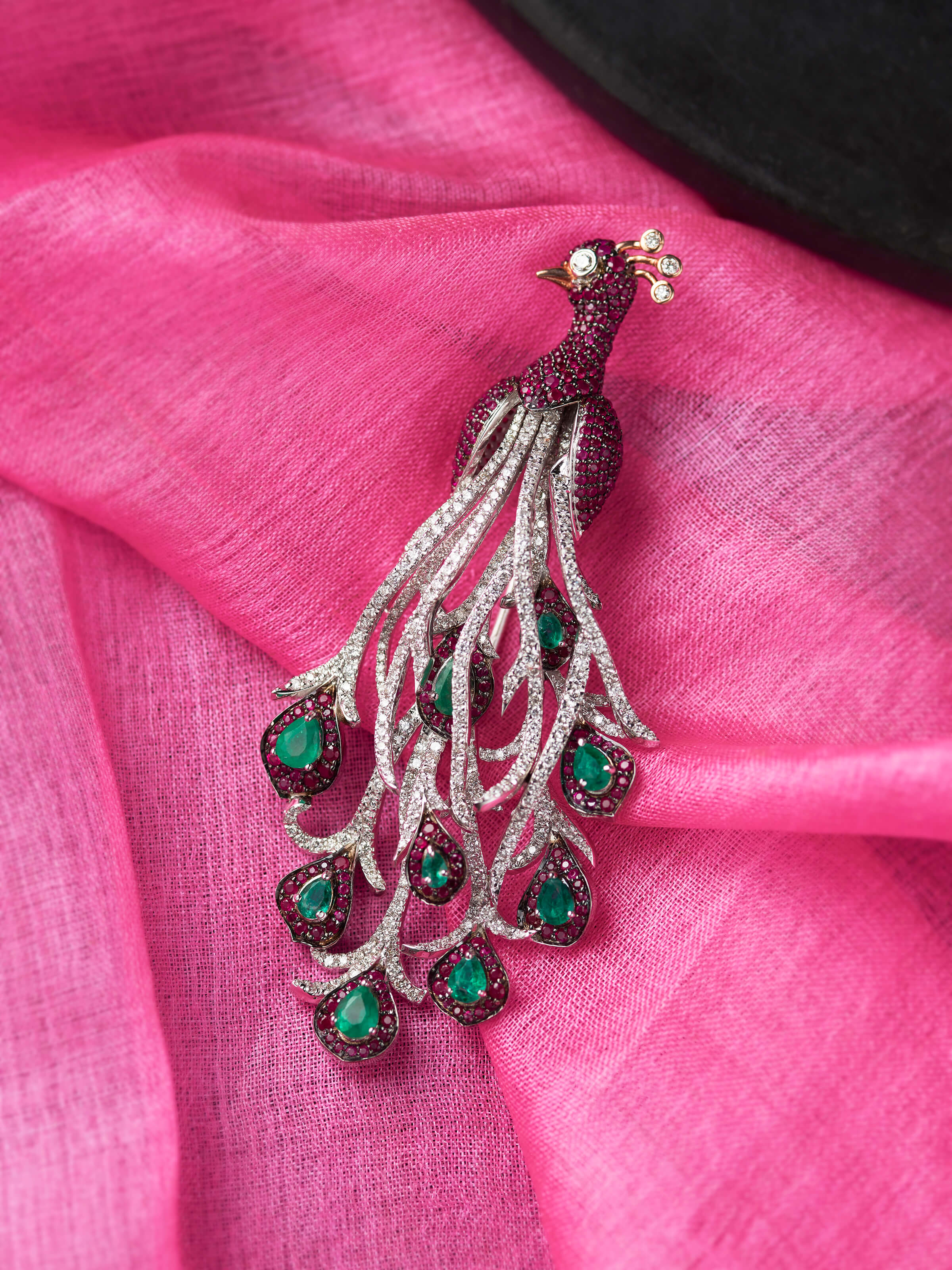 Open Setting Gold Brooch Pin