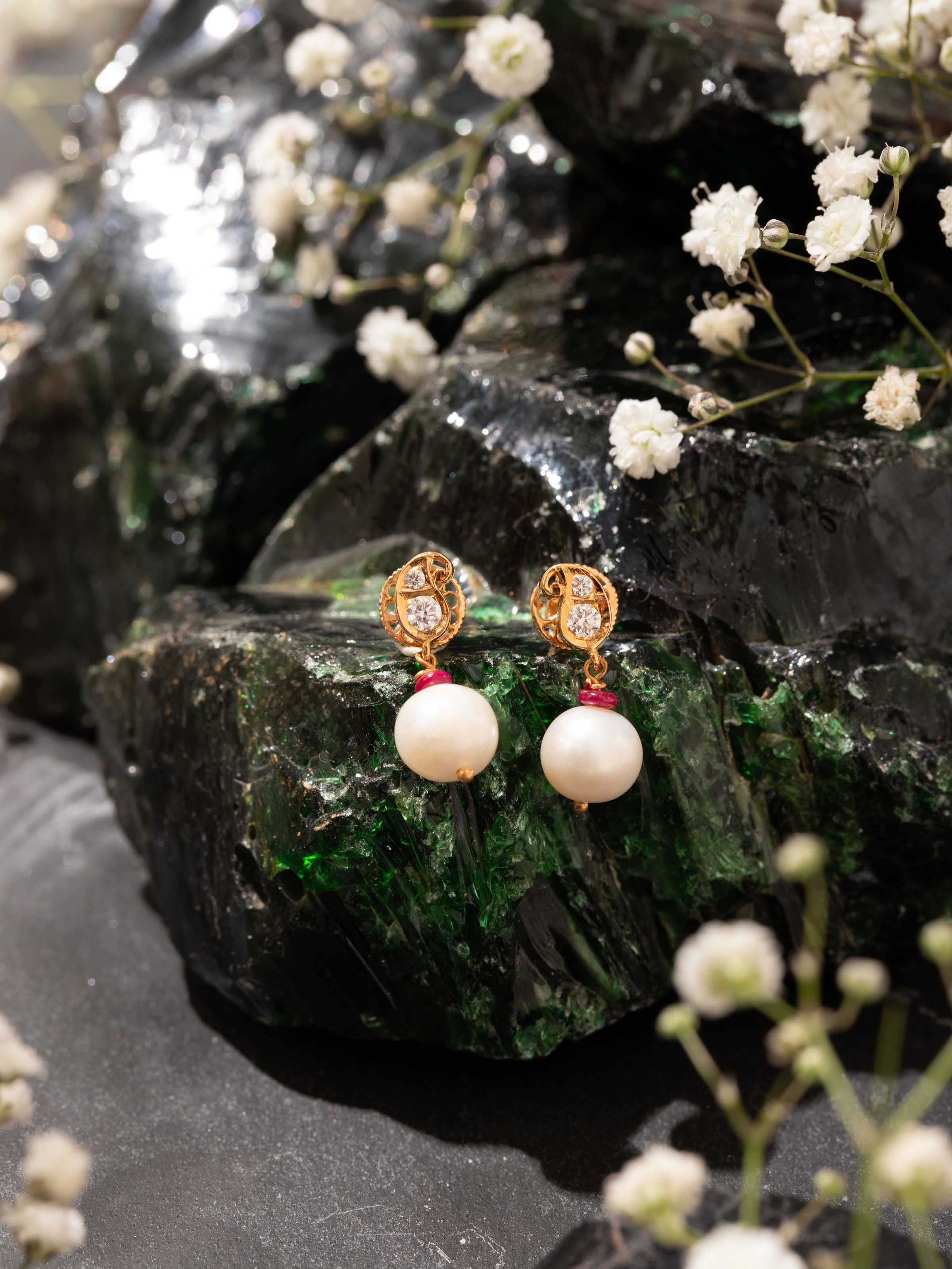 Close-setting 22 Karat Gold Drop Earrings