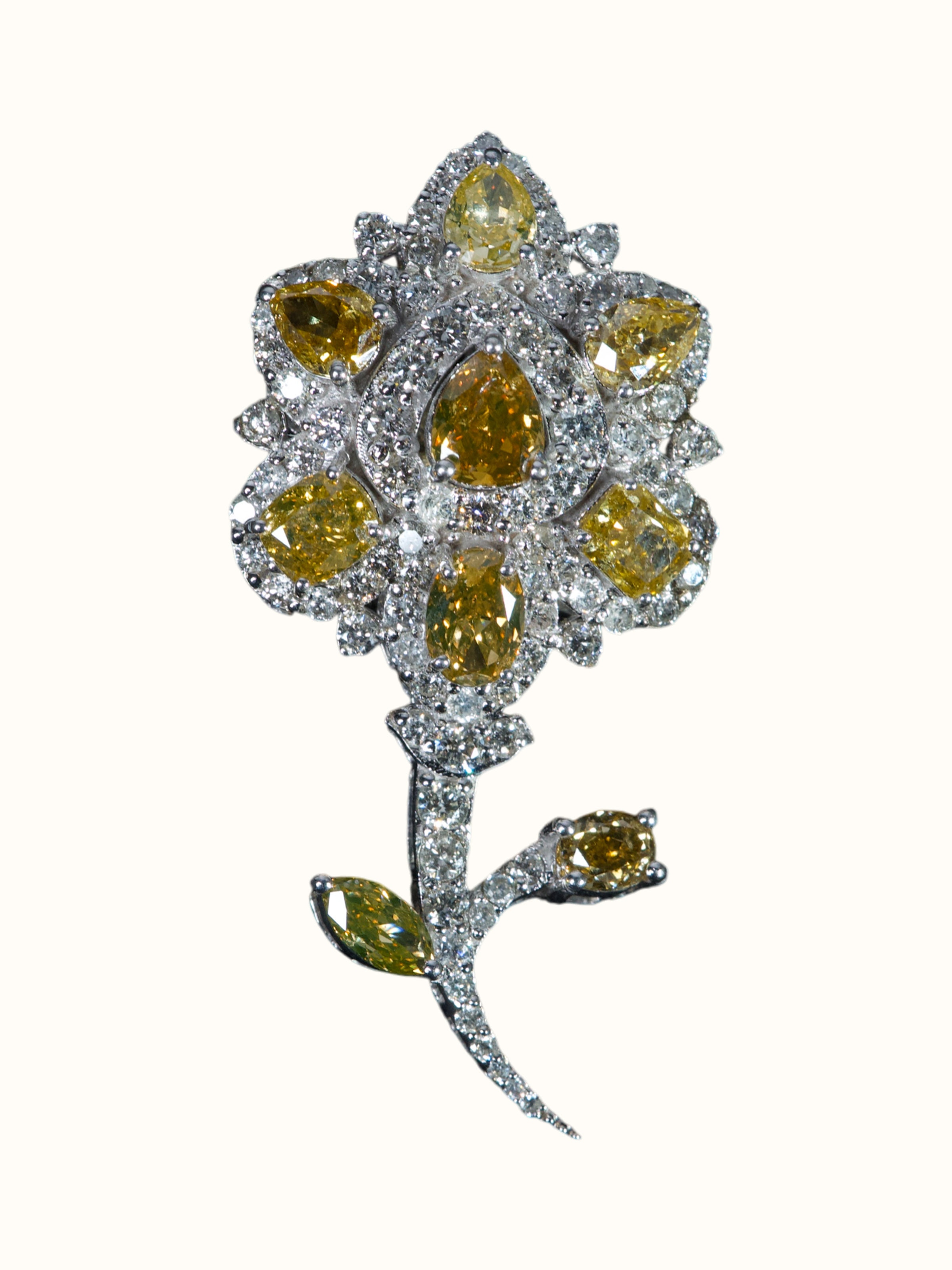 front view of open setting gold brooch pin with elegant design